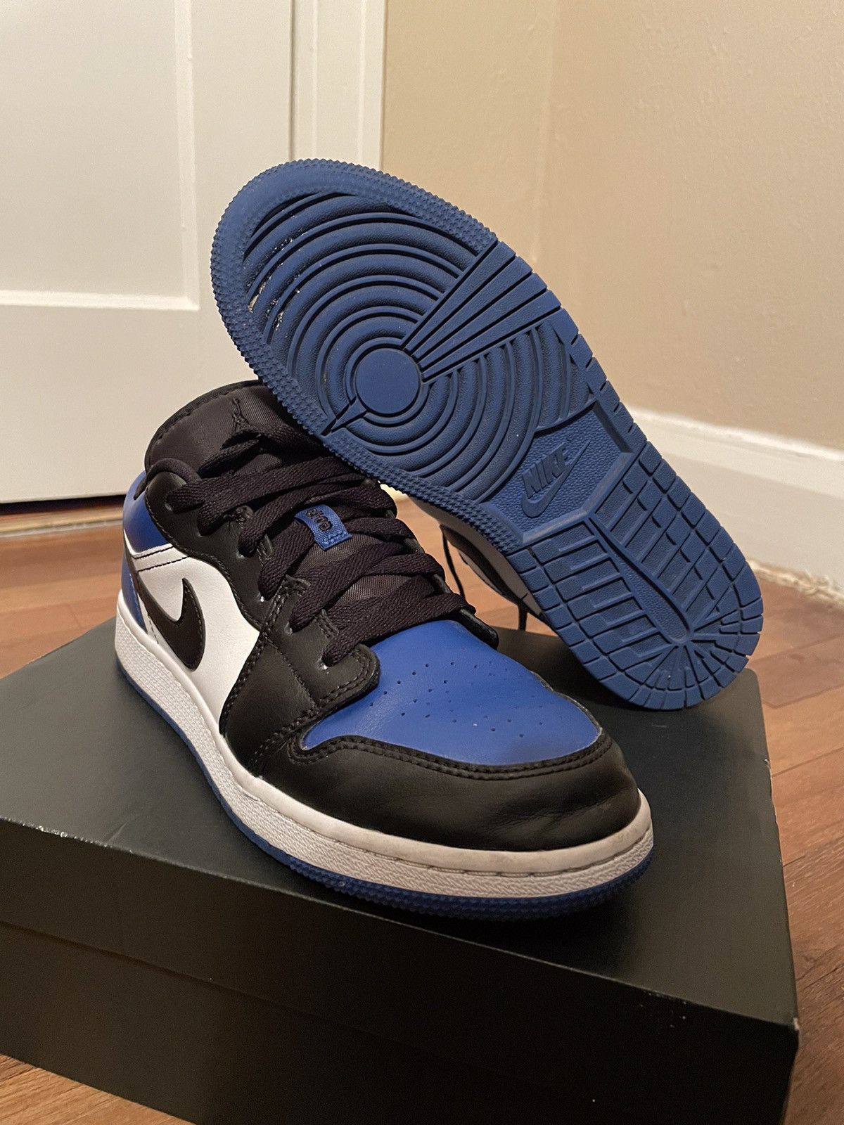 Jordan Brand Air Jordan 1 Low Royal Toe Size US 6.5 / EU 39-40 - 2 Thumbnail