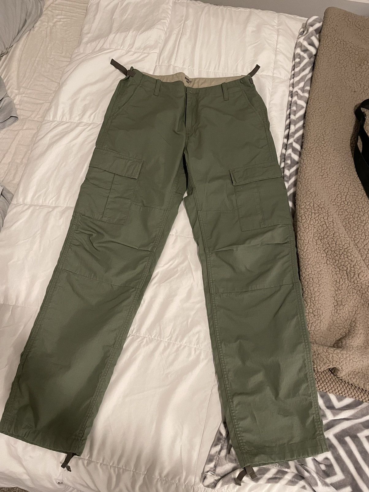 Image of Carhartt Wip Carhartt Aviation Cargo Pants Olive in Green, Men's (Size 34)