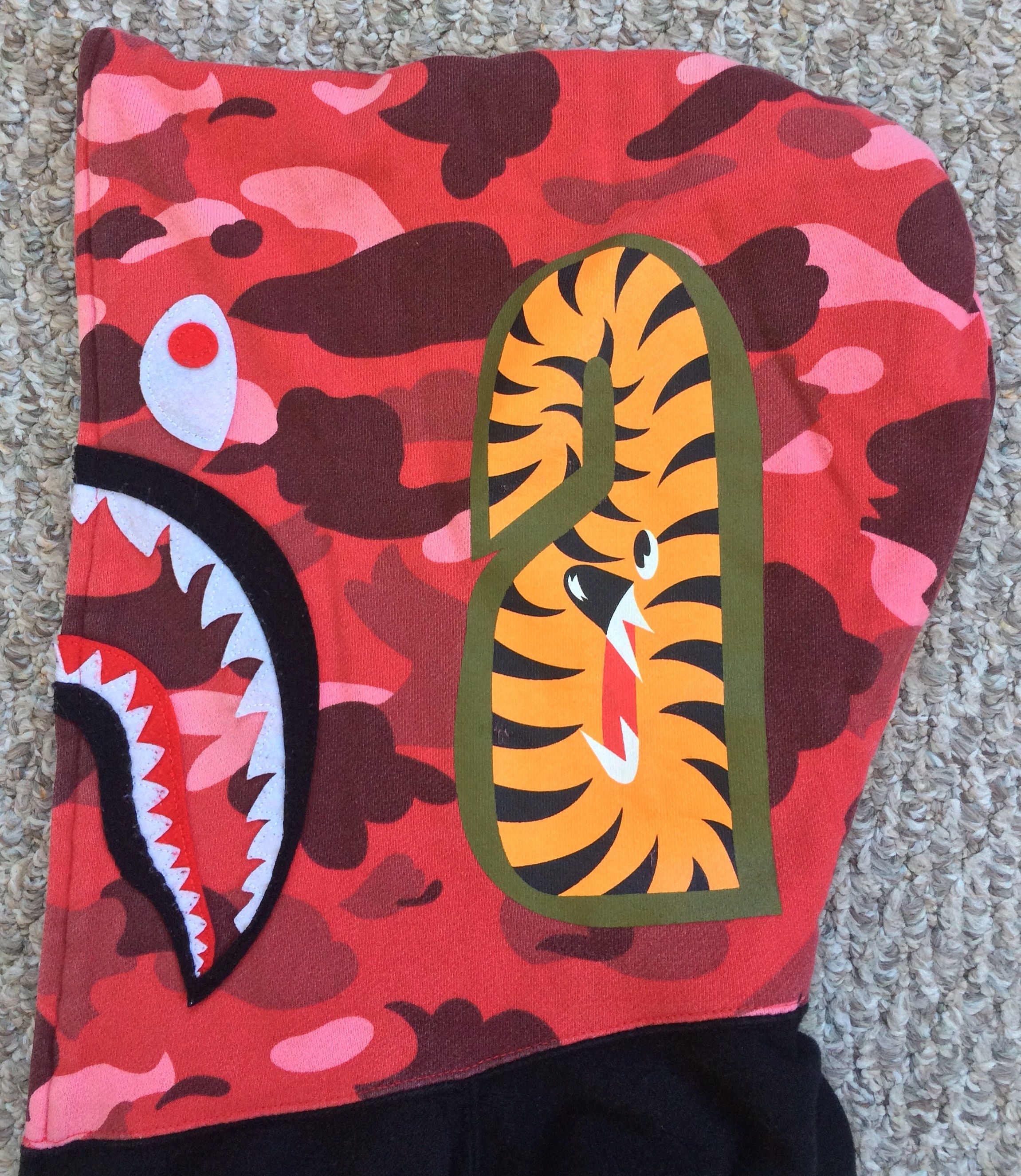 Bape S/S 2006 Bape Red Camo Black Shark Hoodie Size US L / EU 52-54 / 3 - 4 Thumbnail