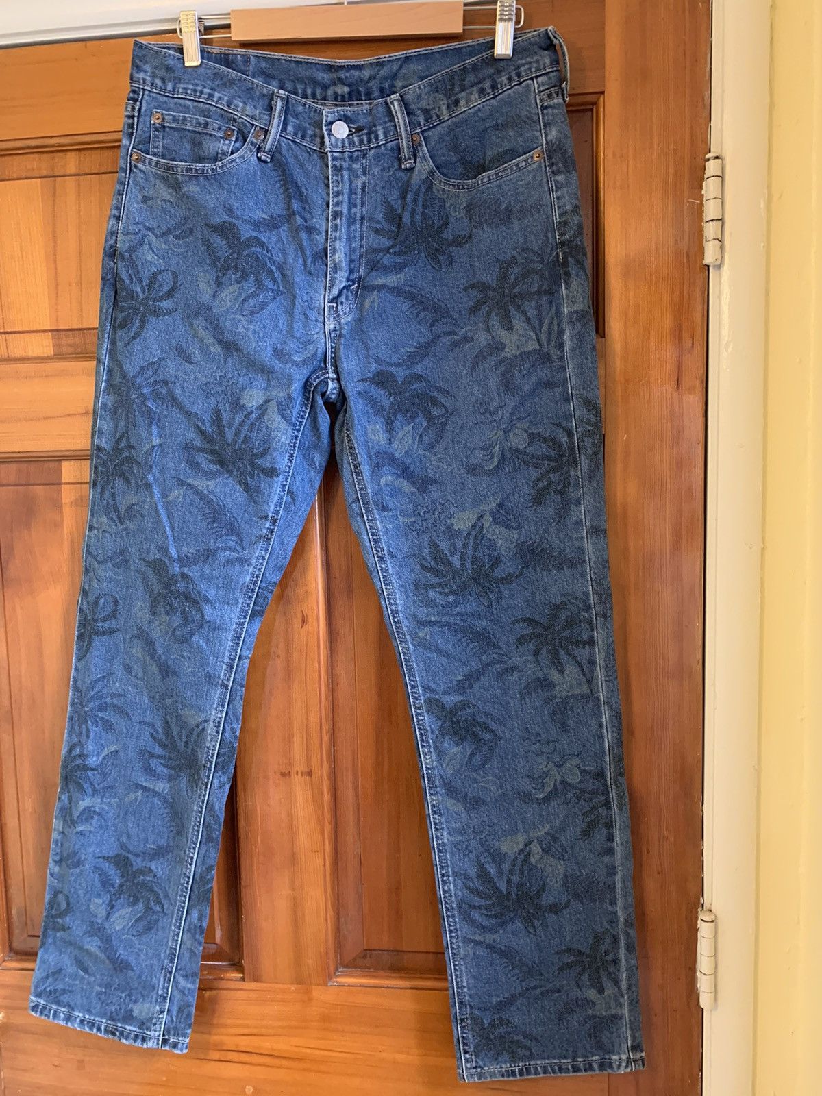 *RARE* Levi’s 541 Tropical Print Denim Jeans - 32 x 32
