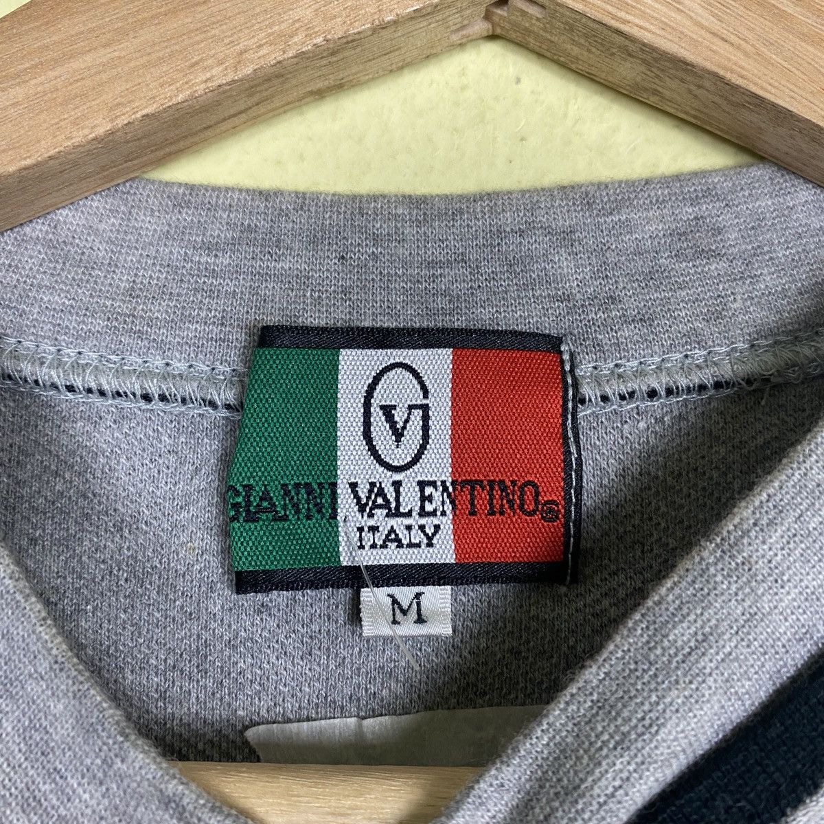 Valentino × Vintage Gianni Valentino Roundneck Single Pocket Tshirt Size US M / EU 48-50 / 2 - 5 Thumbnail