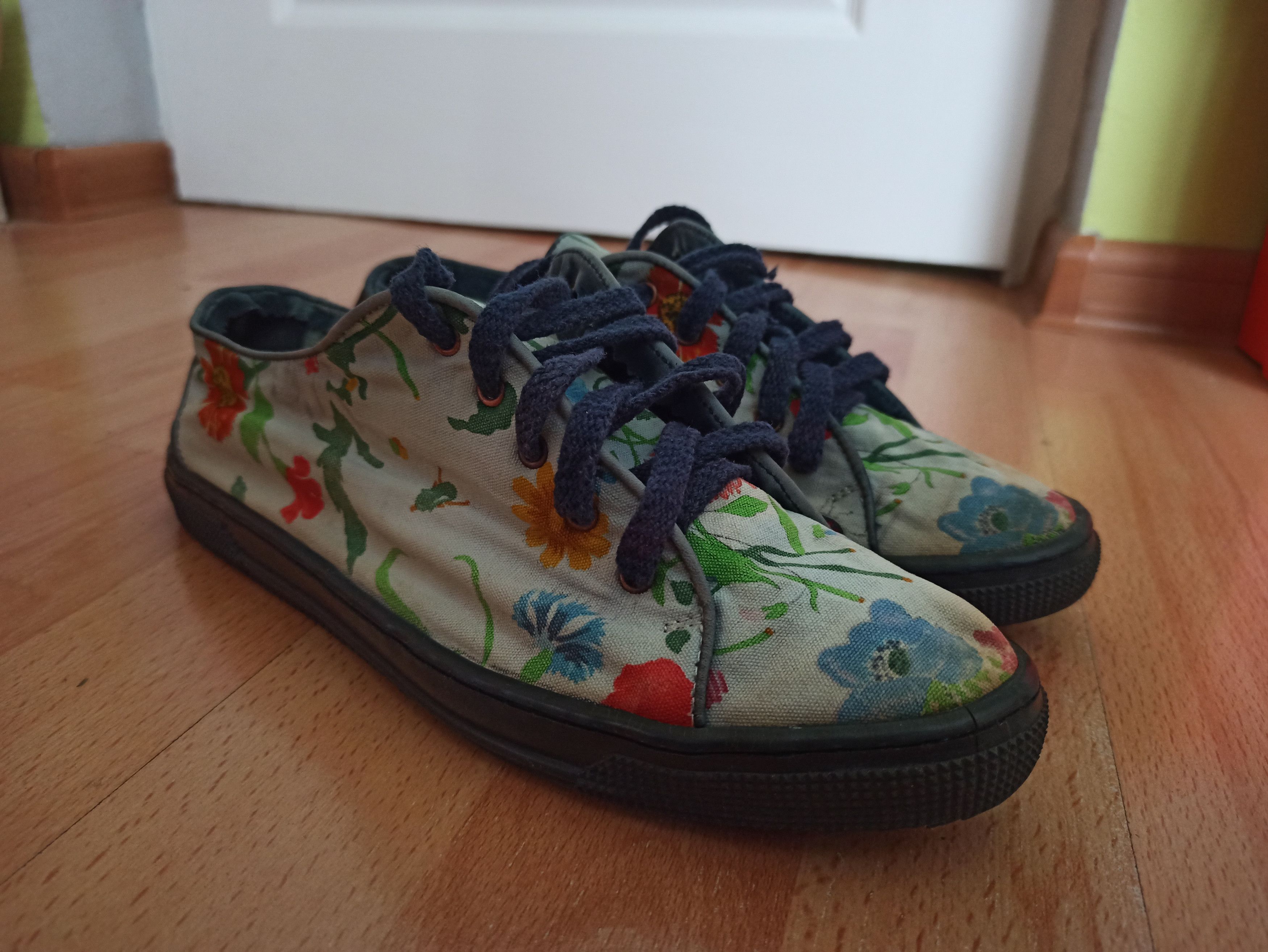 Classic gucci trainers sales