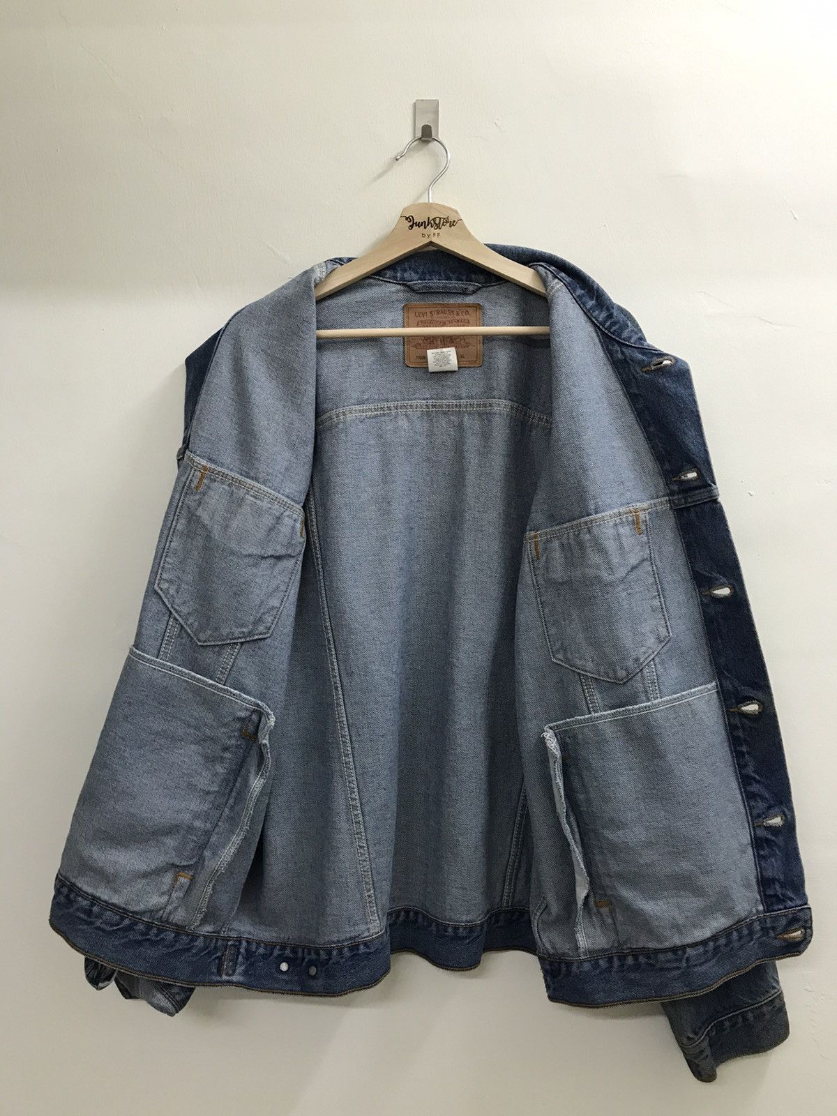 Levi's × Levi's Vintage Clothing × Vintage Vintage Levis Denim Trucker Jacket Size US XL / EU 56 / 4 - 3 Thumbnail