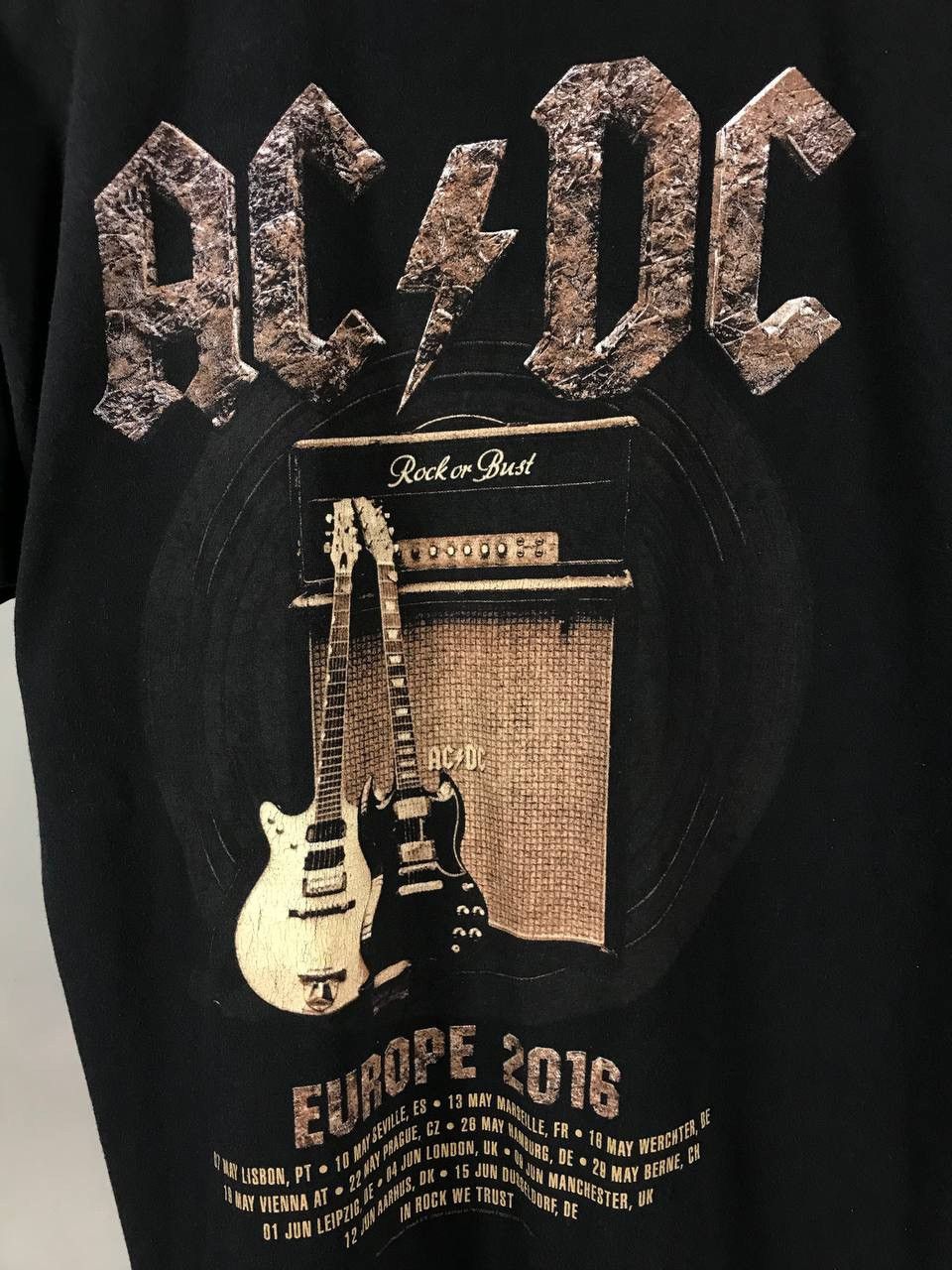 AC/DC × Band Tees × Vintage AC/DC 2016 vintage rock band tee Size US L / EU 52-54 / 3 - 8 Thumbnail