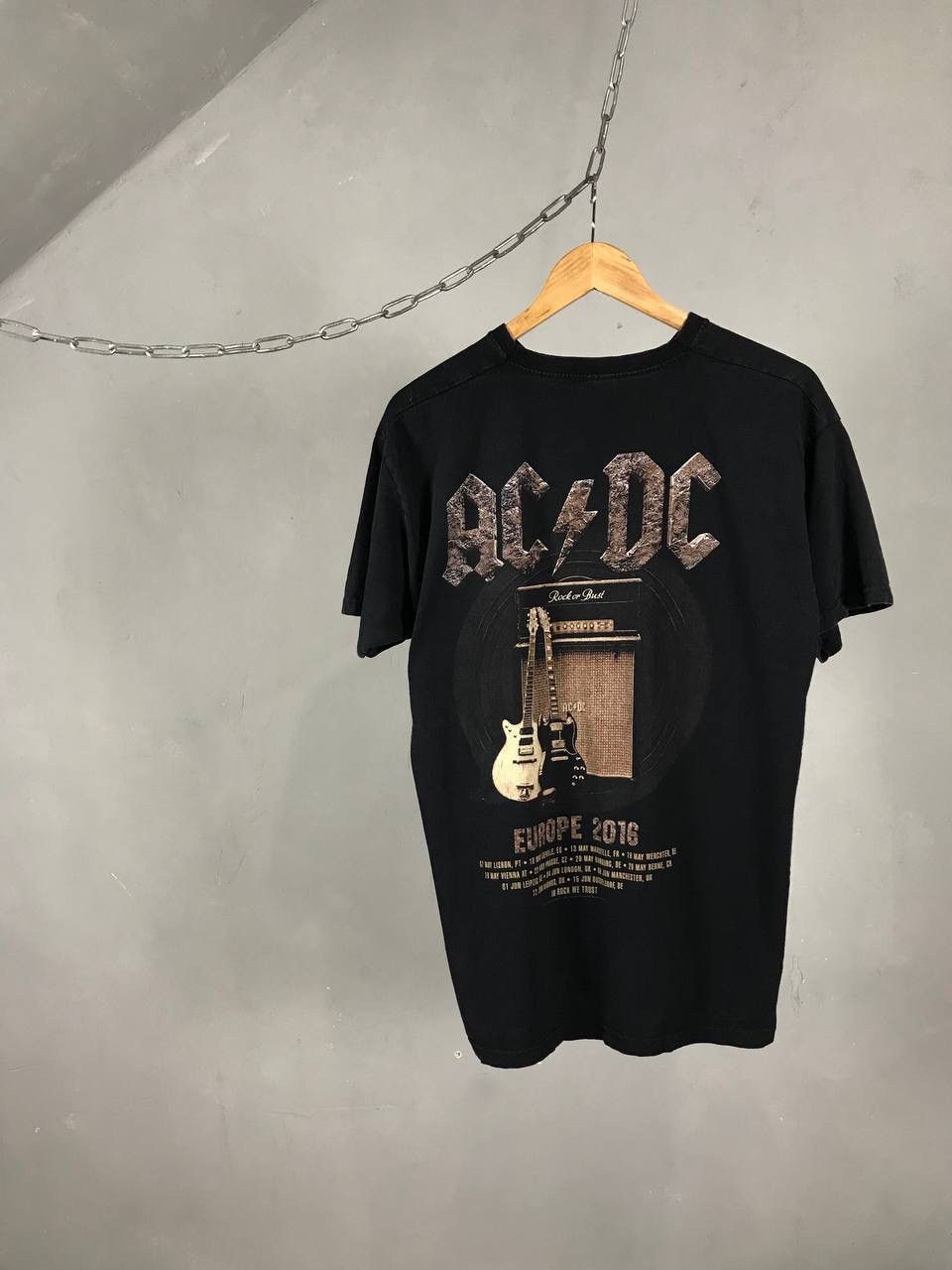 AC/DC × Band Tees × Vintage AC/DC 2016 vintage rock band tee Size US L / EU 52-54 / 3 - 7 Thumbnail