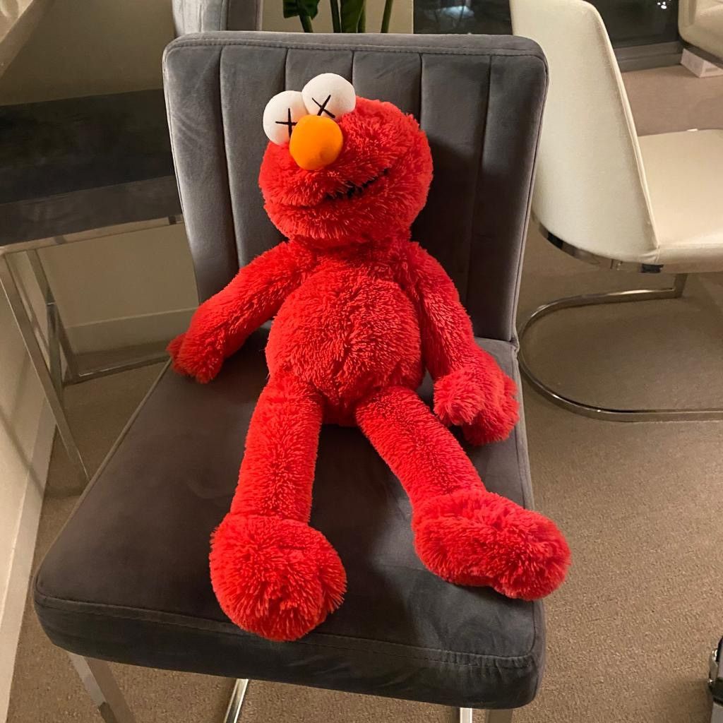 Kaws sesame street uniqlo elmo plush toy red deals