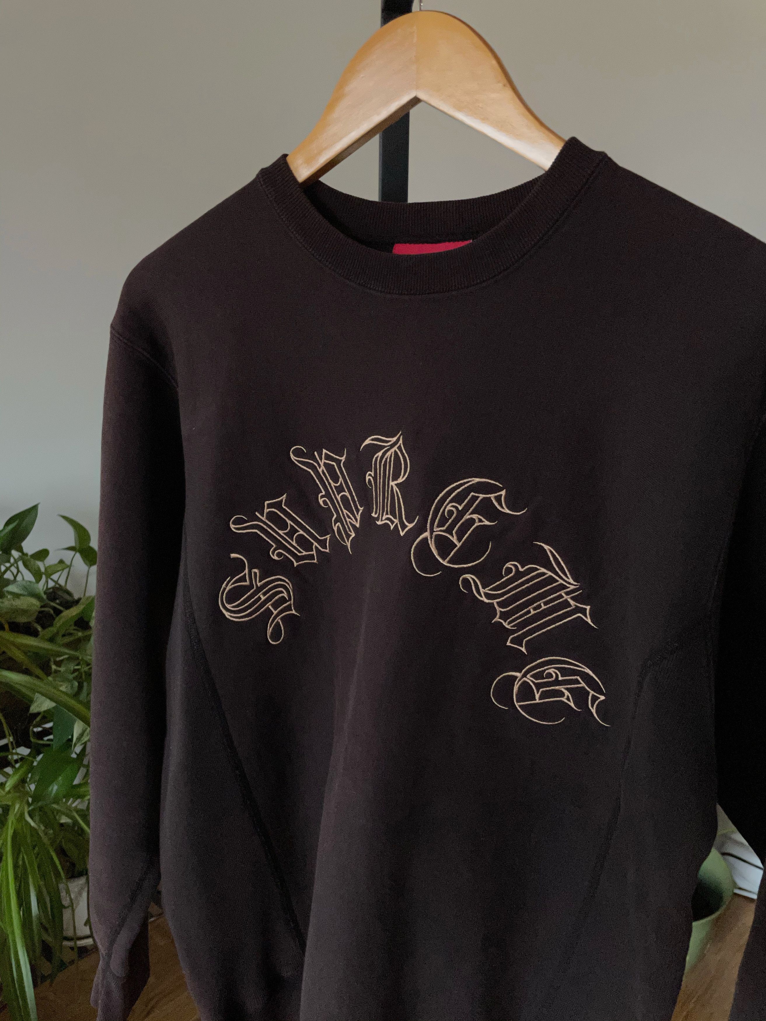 Supreme × Vintage Gothic Crewneck Brown AW01 🌻LAST DROP🍒 Size US M / EU 48-50 / 2 - 4 Thumbnail