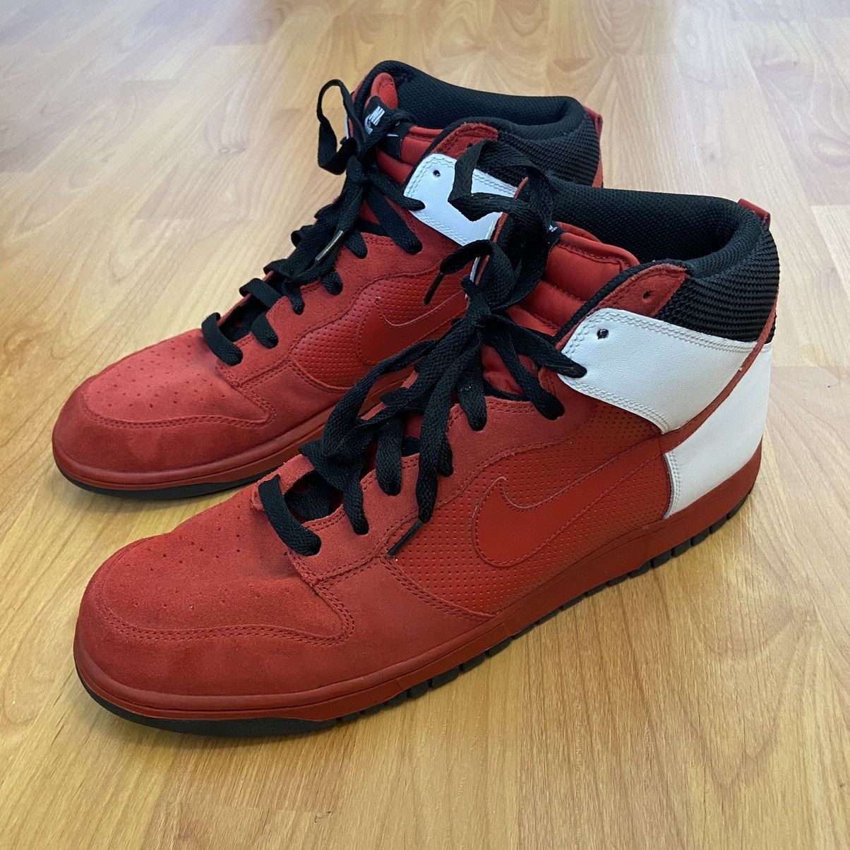 Dunk High Varsity Red Varsity Red Black White Hi Top Sneakers