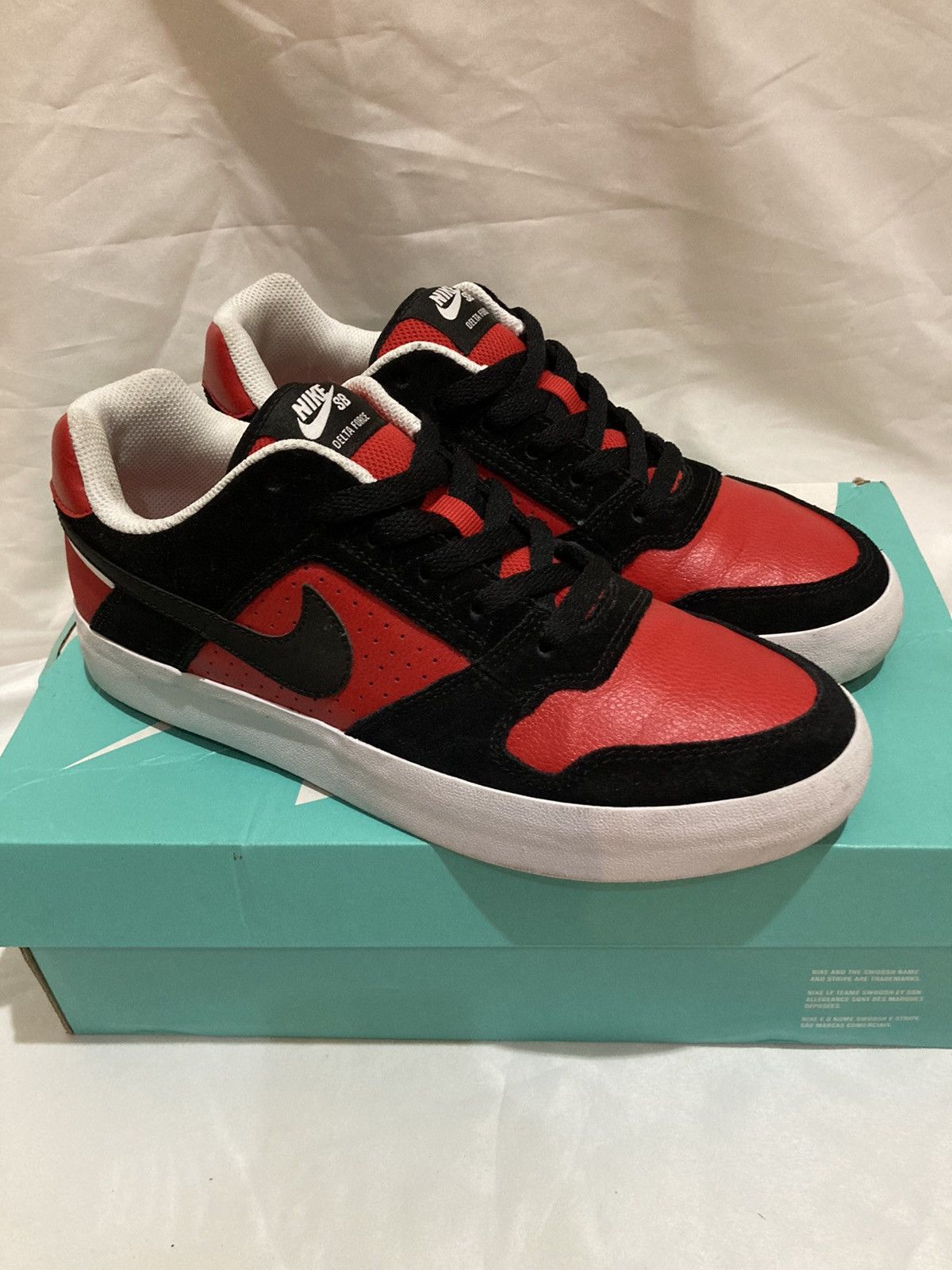 Nike sb delta force vulc red hotsell