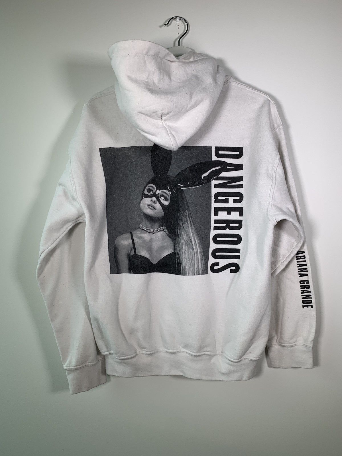 Dangerous woman tour hoodie online