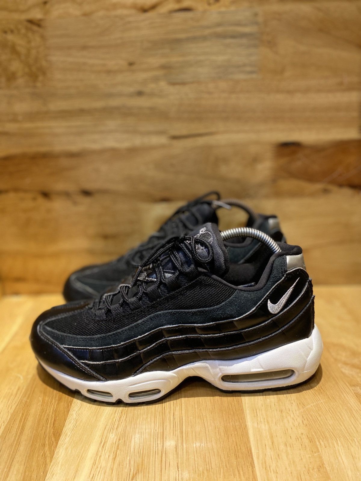 Air max 95 rebel skulls hot sale
