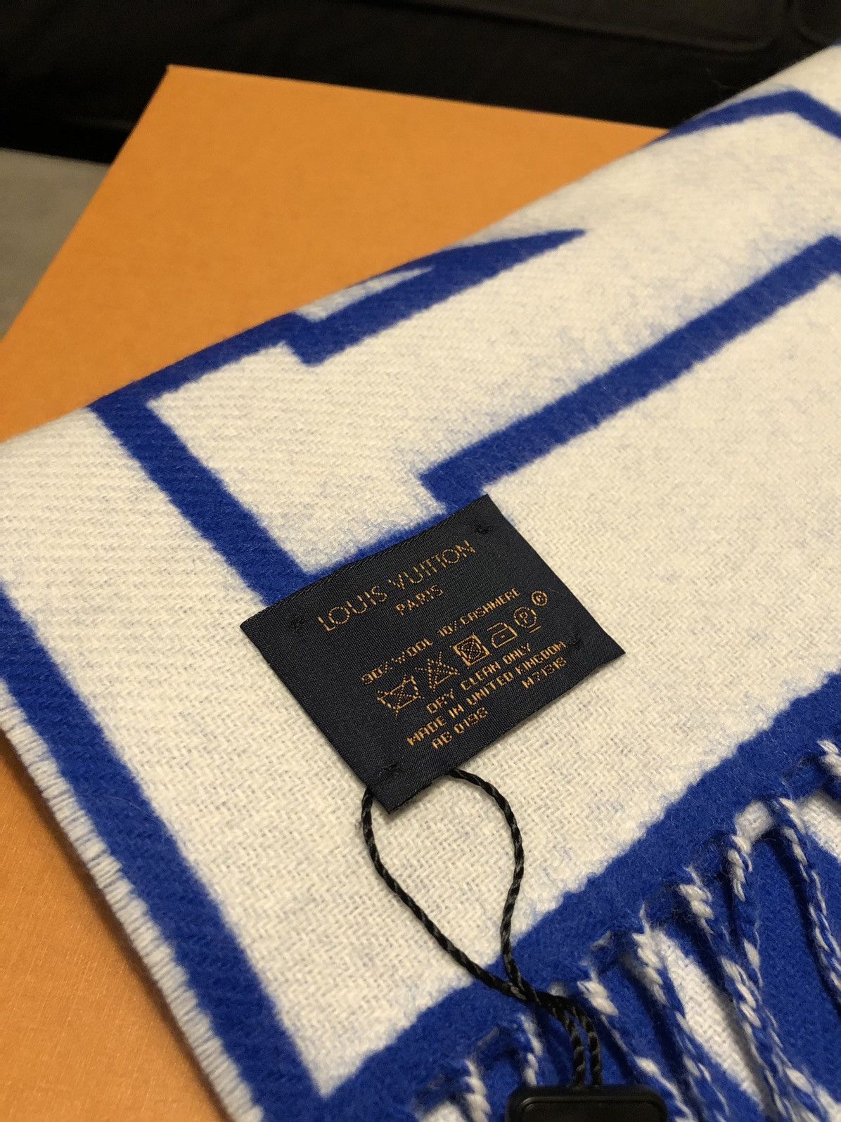 Louis Vuitton Louis Vuitton Logo Scarf BNWT Size ONE SIZE - 6 Thumbnail