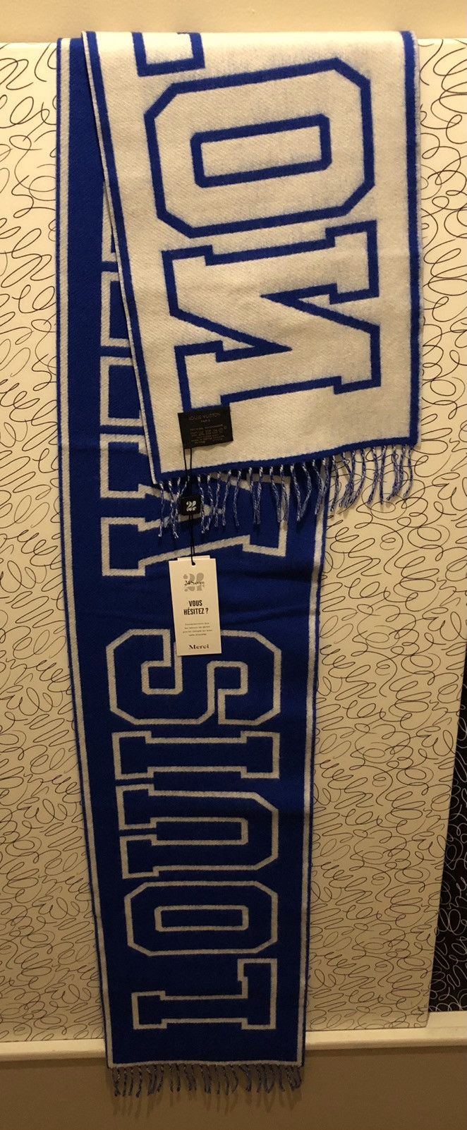 Louis Vuitton Louis Vuitton Logo Scarf BNWT Size ONE SIZE - 8 Thumbnail