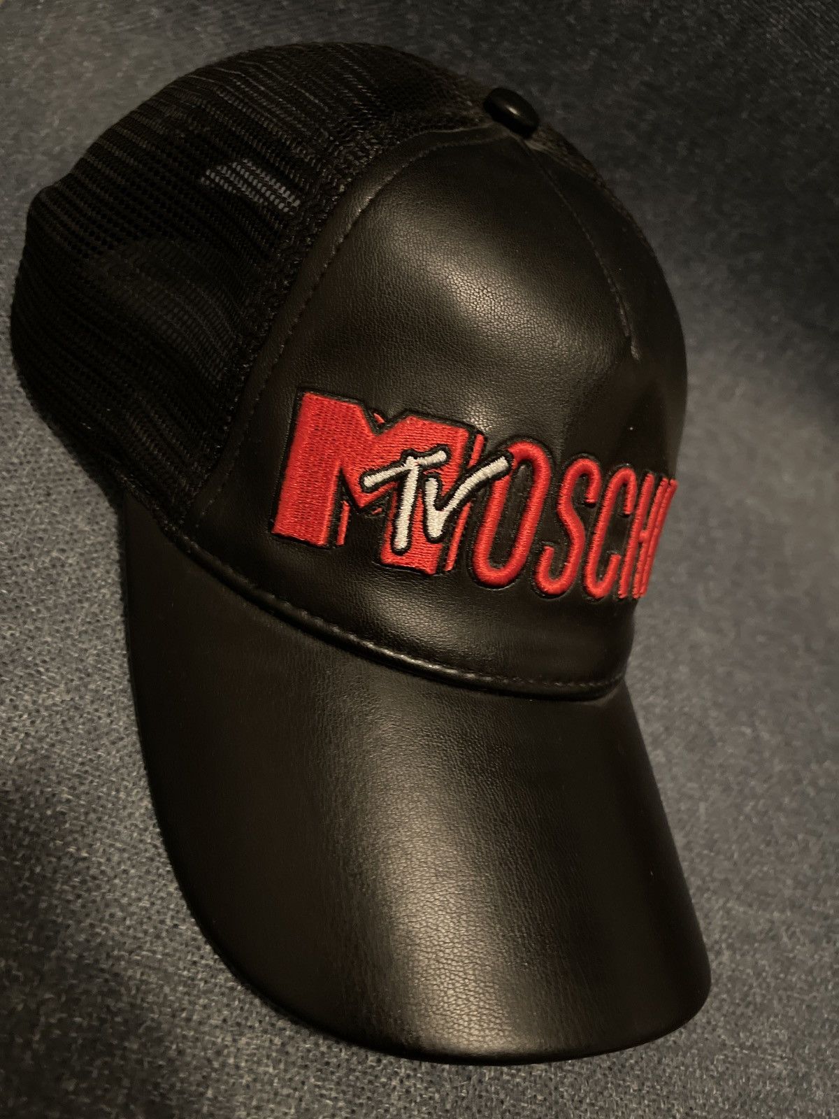 Moschino h&m cap hotsell