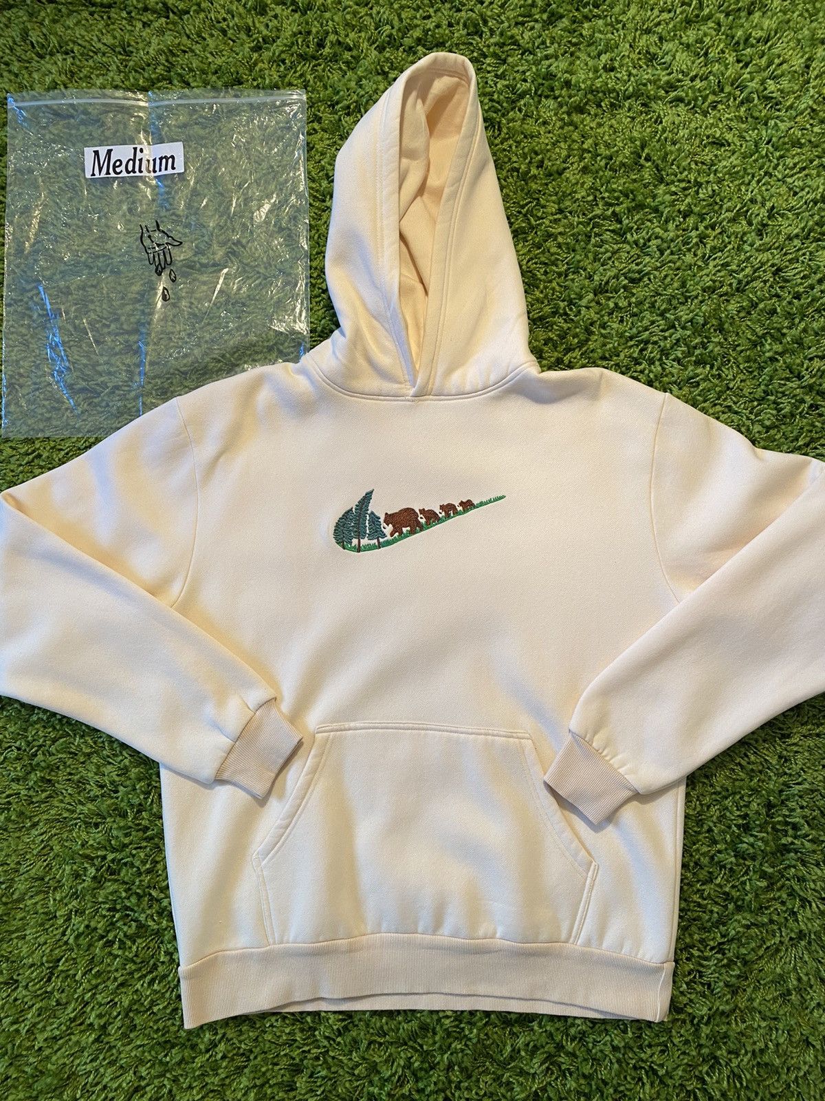 Mama bear best sale hoodie nike