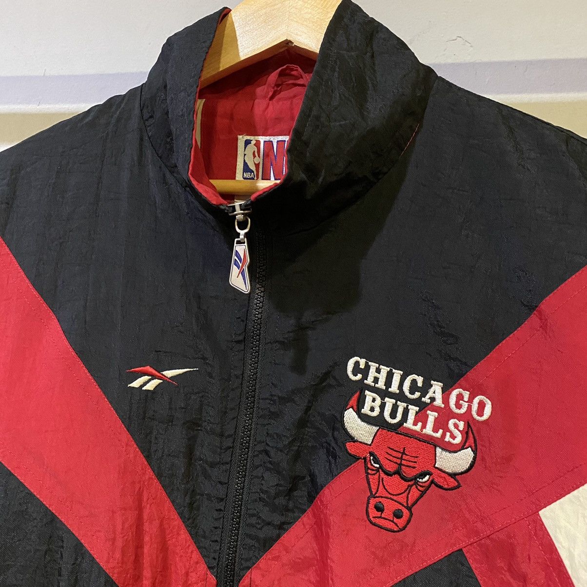 NBA × Reebok × Vintage VINTAGE HARD TO FIND‼️Reebok X Chicago Bulls Windbreaker Size US M / EU 48-50 / 2 - 3 Thumbnail