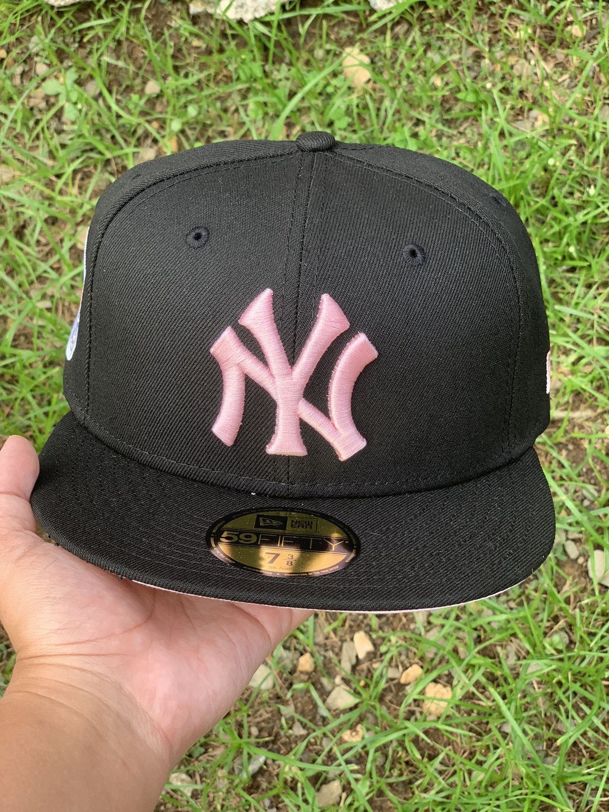 New York Yankees New Era 1952 World Series Champions Pink Undervisor  59FIFTY Fitted Hat - Black