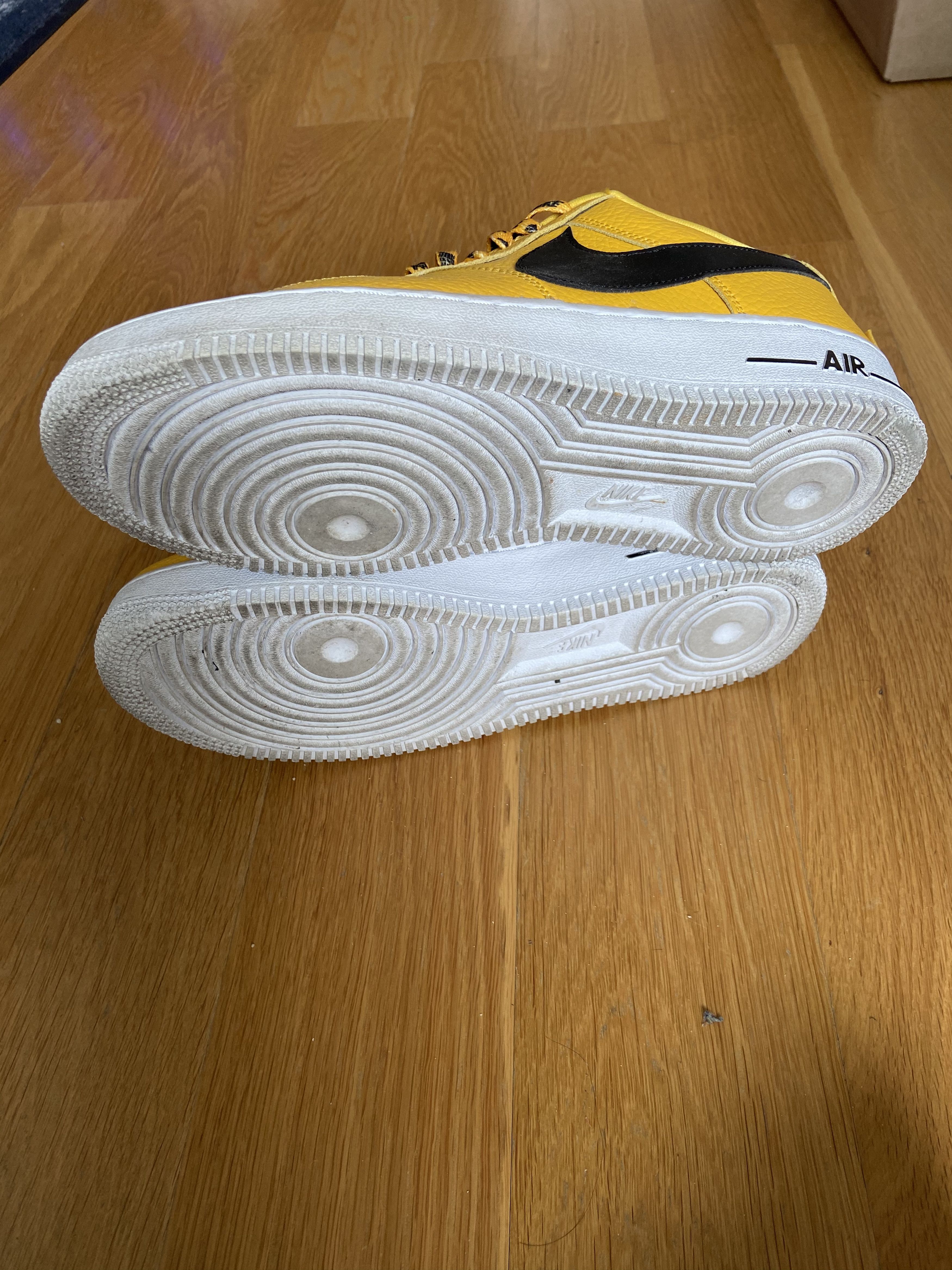Nike Air Force 1 Low Yellow NBA Edition Size US 8 / EU 41 - 4 Preview