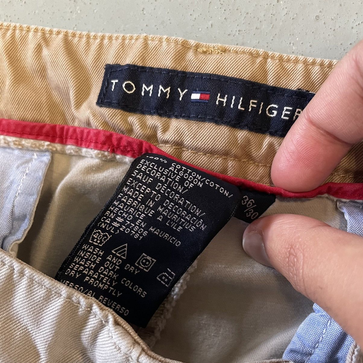 Tommy Hilfiger × Vintage Vintage 1990s Khaki Tommy Hilfiger Cargo Pants 36 x 30 Size US 36 / EU 52 - 6 Thumbnail