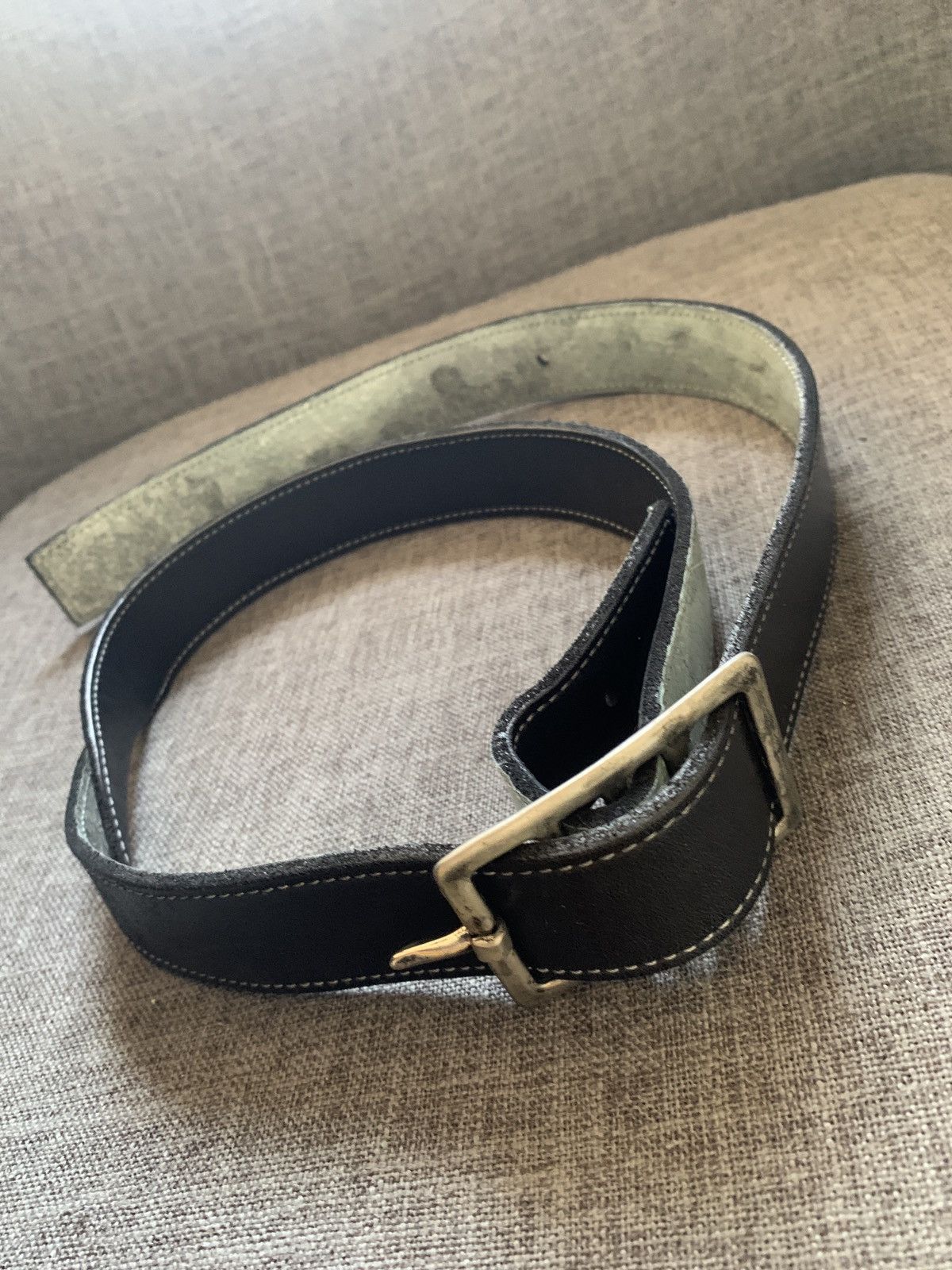Bipolar paper dart belt