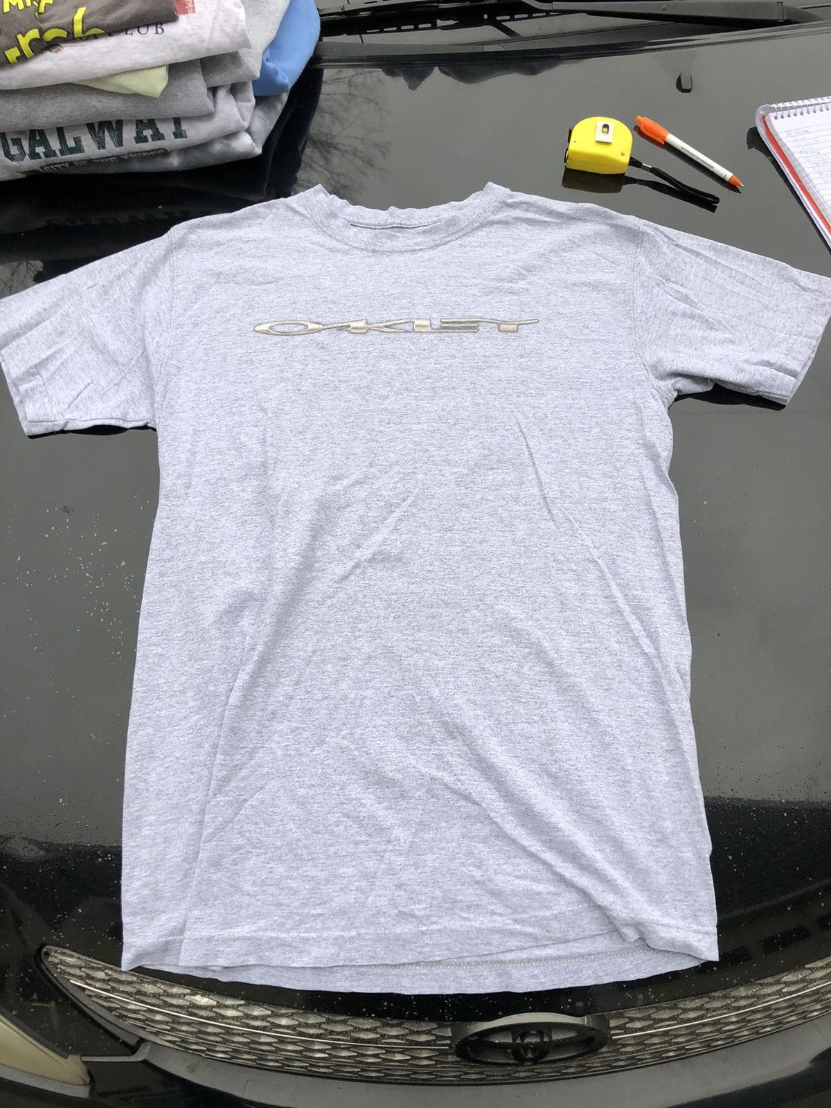 vintage oakley spell out big logo shiny greyy shirt