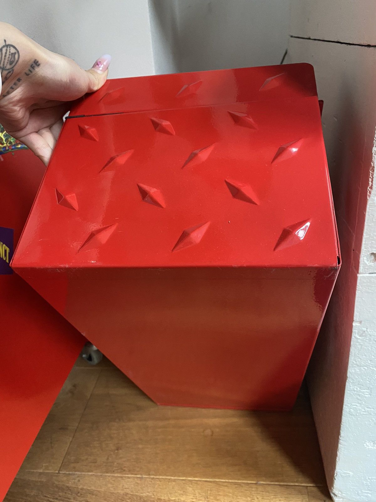 Supreme - Diamond Plate Tool Box 工具箱 Supreme Diamond Plate Tool Box Red Box Logo FW18 Brand New