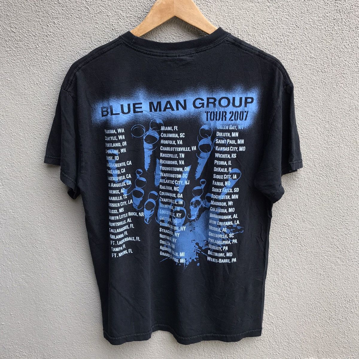 Band Tees Vintage BLUE MAN GROUP tee rock musical theatre Size US M / EU 48-50 / 2 - 3 Thumbnail