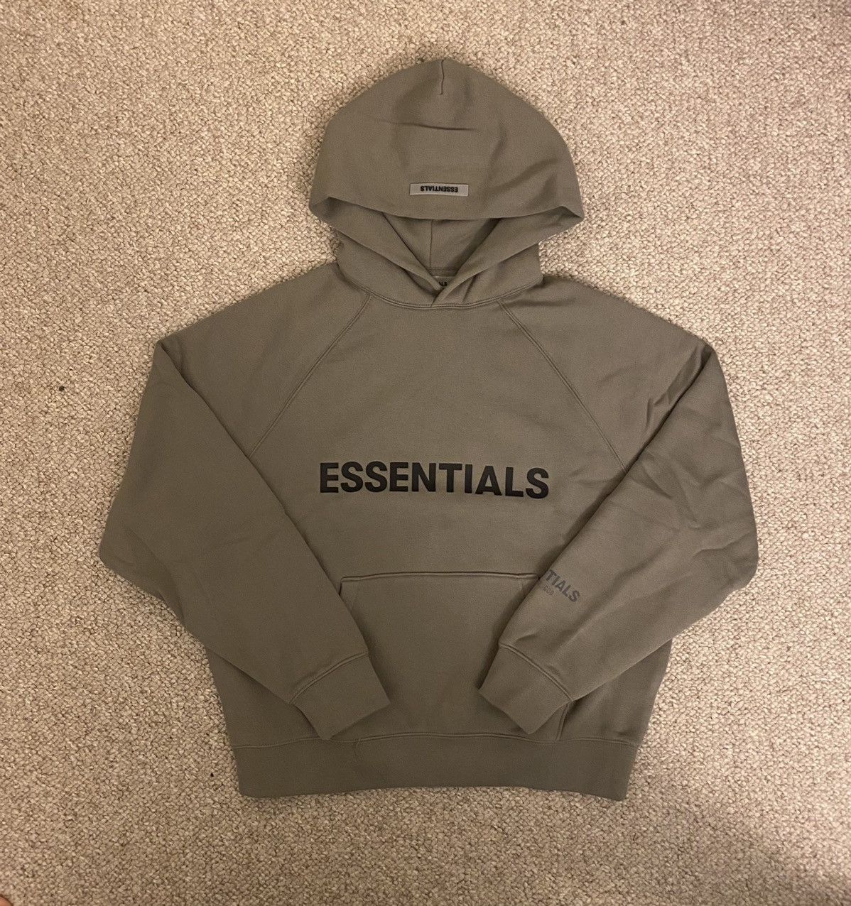 Fear of god essentials 3d silicon applique pullover hoodie moss hotsell