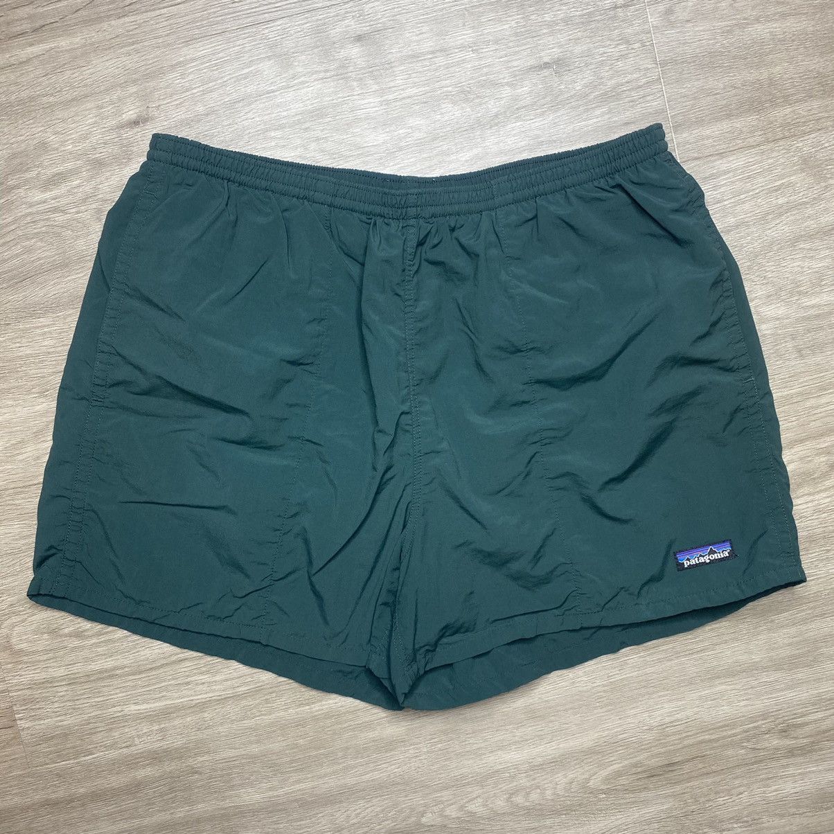 Vintage 90s PATAGONIA GREEN BAGGIES SHORTS LARGE | Grailed