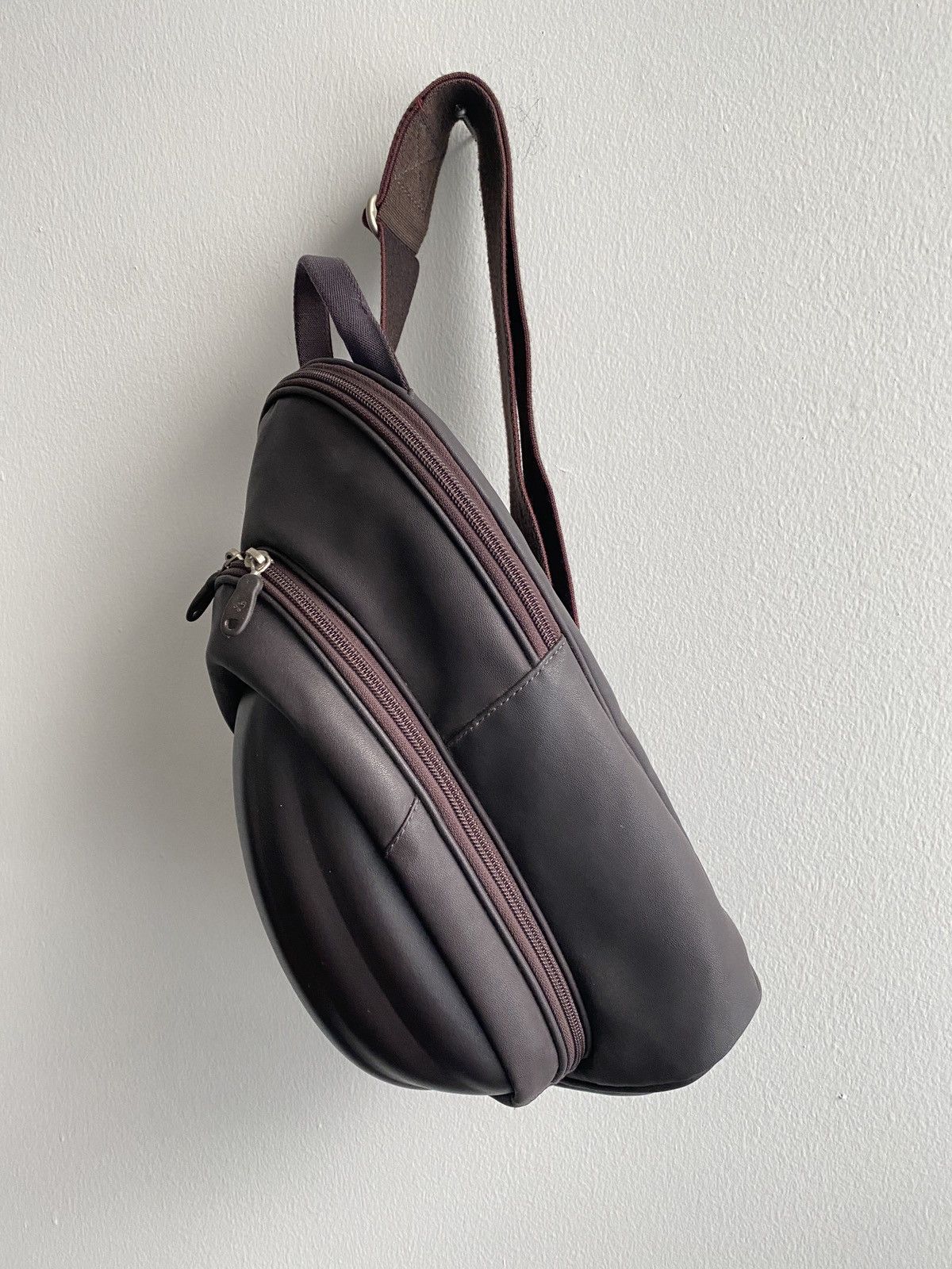 Sling Hardshell Pack