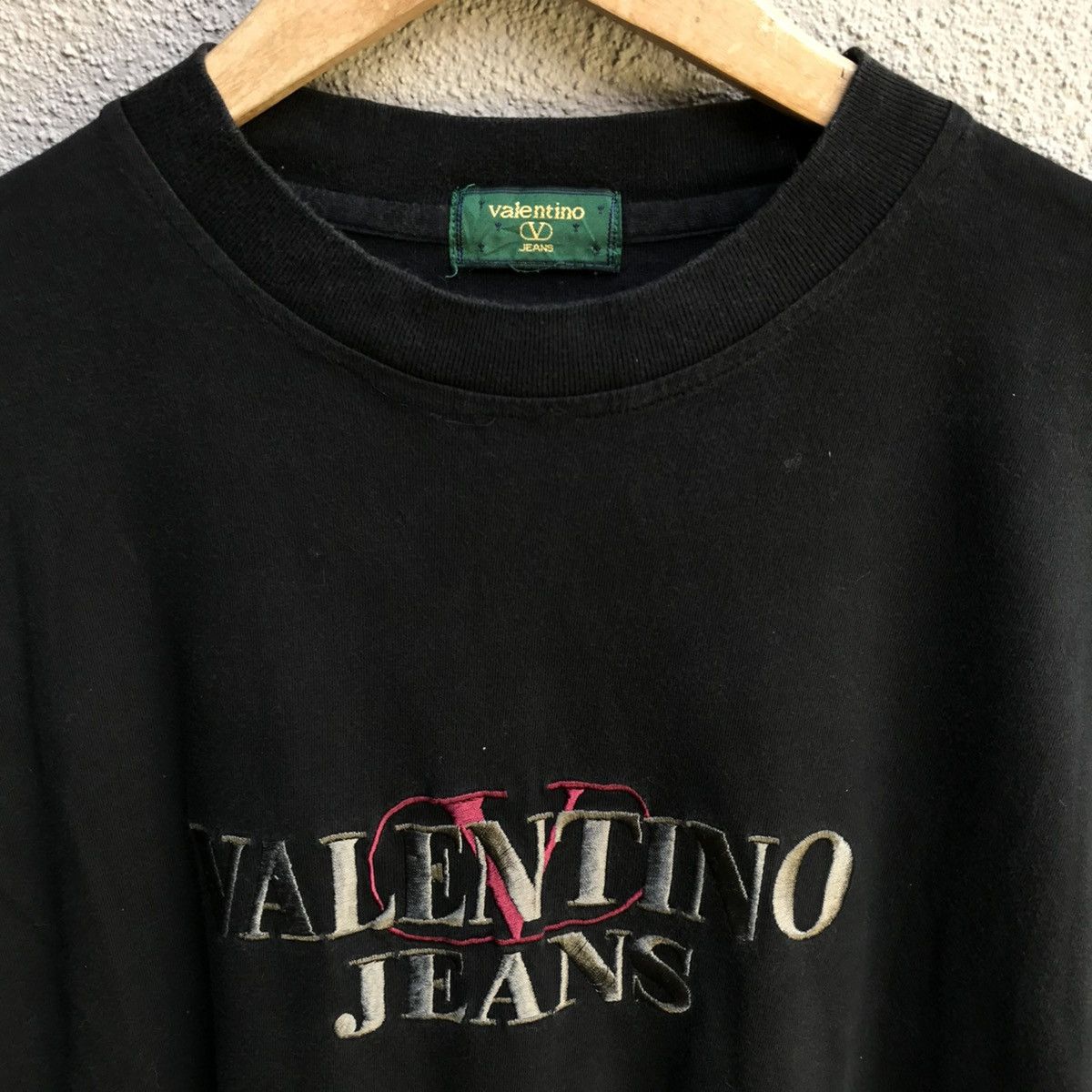 Valentino × Vintage Vintage 90s VALENTINO biglogo embroidered tee Size US L / EU 52-54 / 3 - 3 Thumbnail