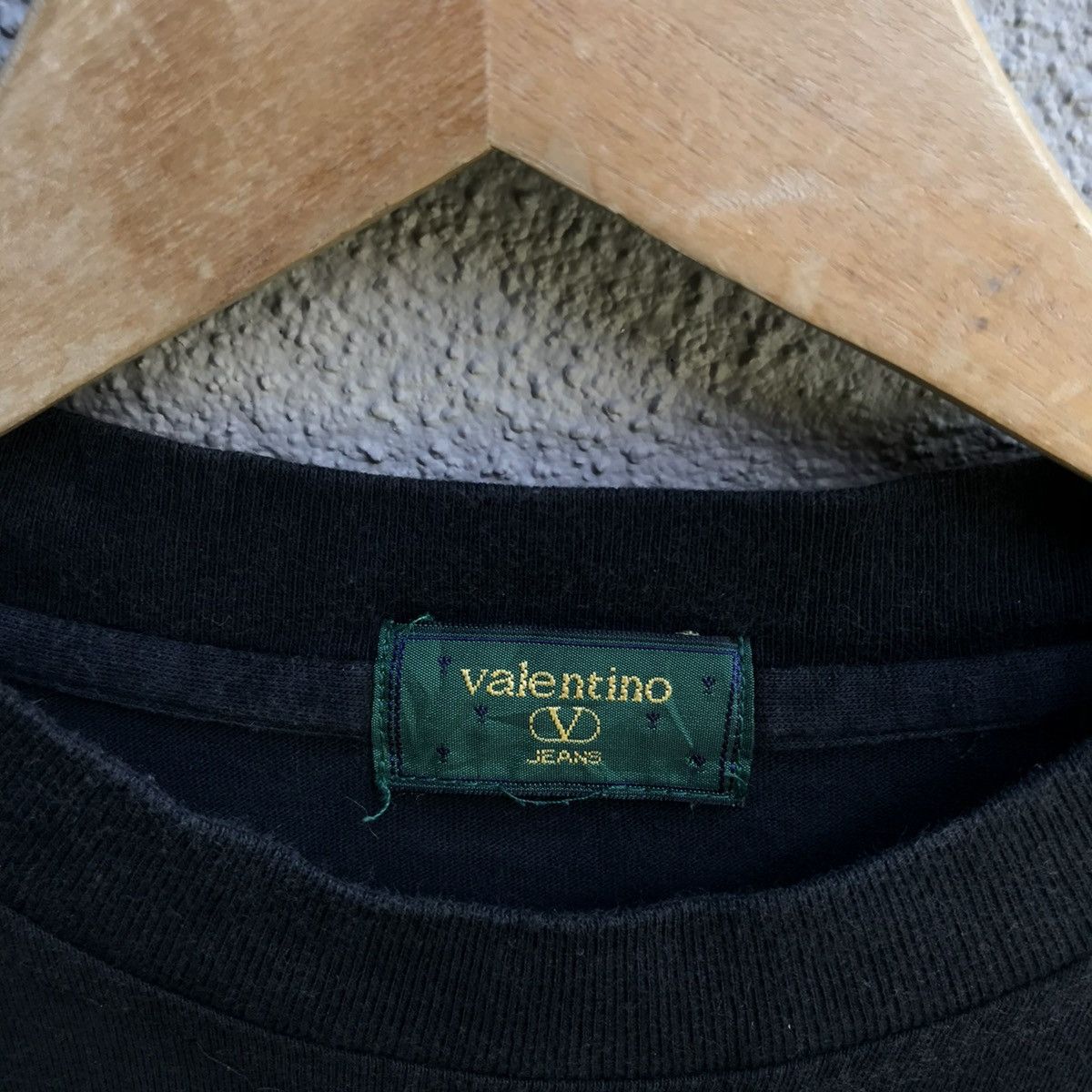 Valentino × Vintage Vintage 90s VALENTINO biglogo embroidered tee Size US L / EU 52-54 / 3 - 4 Thumbnail