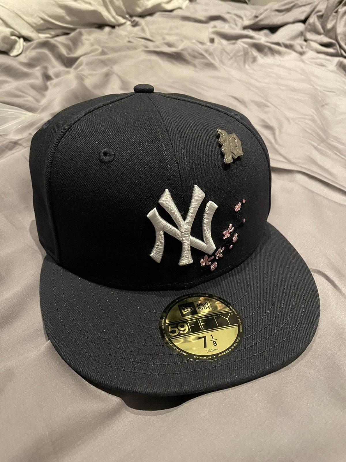 Wolves Sakura Fitted Cap ブラック