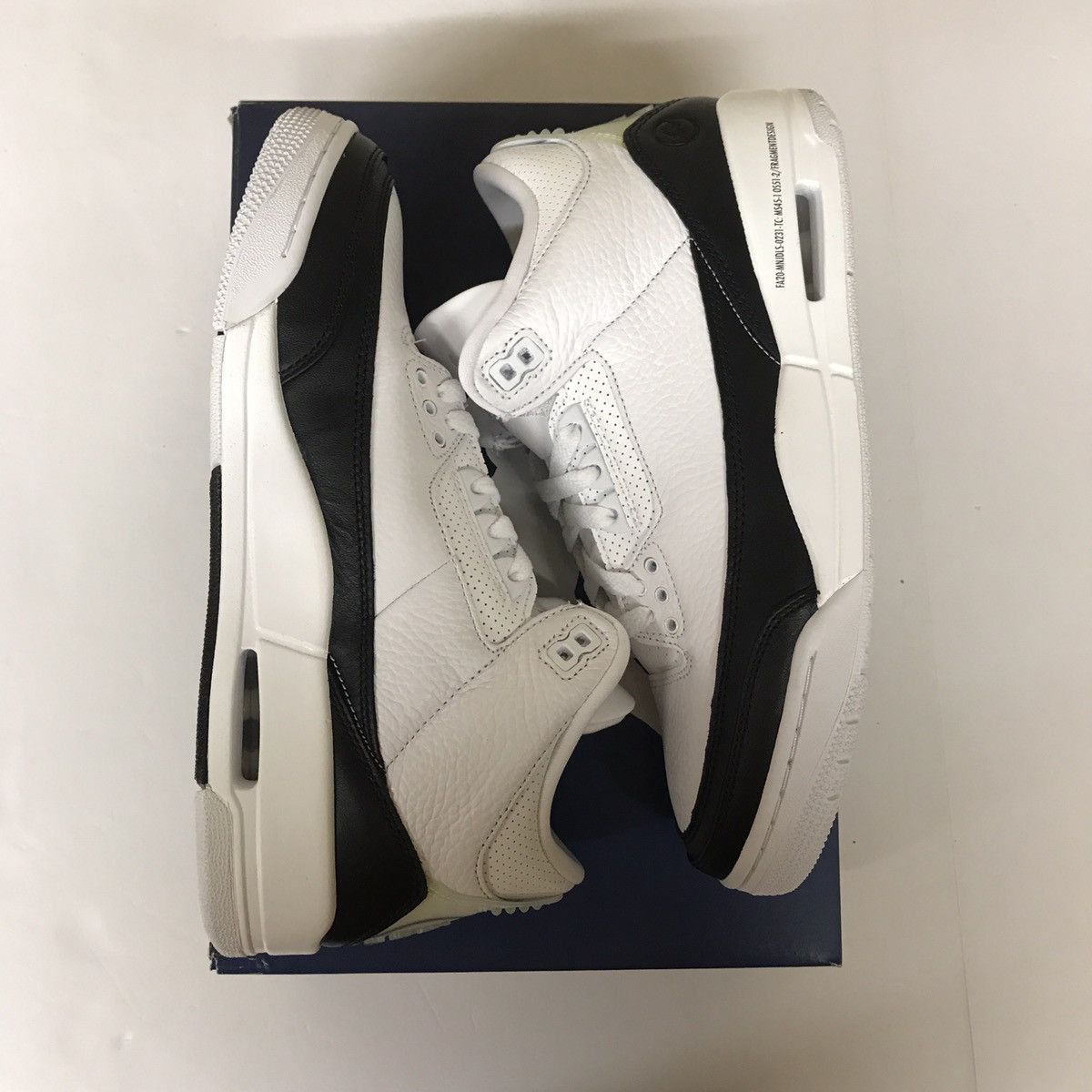 Fragment Design × Jordan Brand Fragment x Jordan 3 Size 8.5 used Size US 8.5 / EU 41-42 - 2 Thumbnail