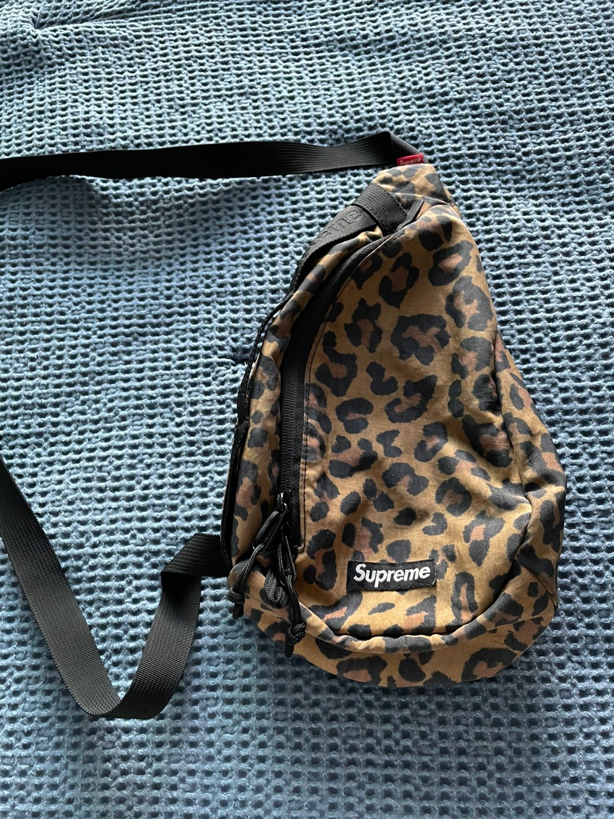 Supreme Sling Bag Leopard 黒