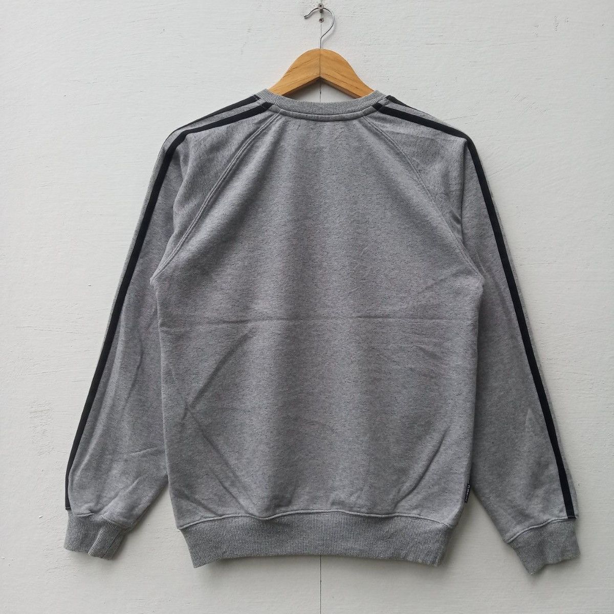 Adidas Adidas Embroidery Logo Sweatshirt Size US S / EU 44-46 / 1 - 2 Thumbnail