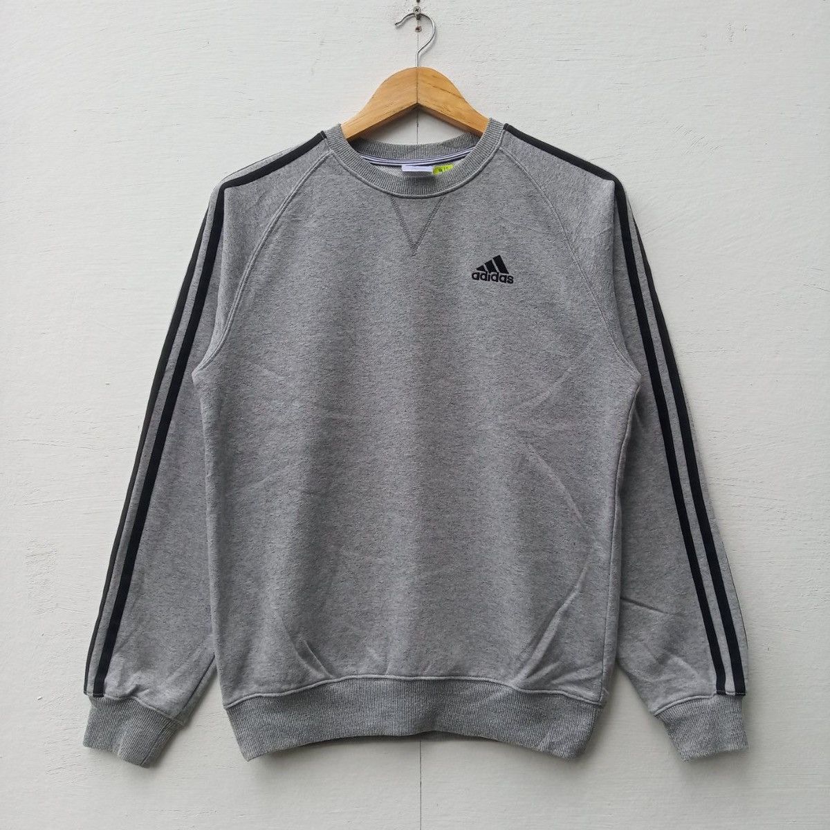 Adidas Adidas Embroidery Logo Sweatshirt Size US S / EU 44-46 / 1 - 1 Thumbnail