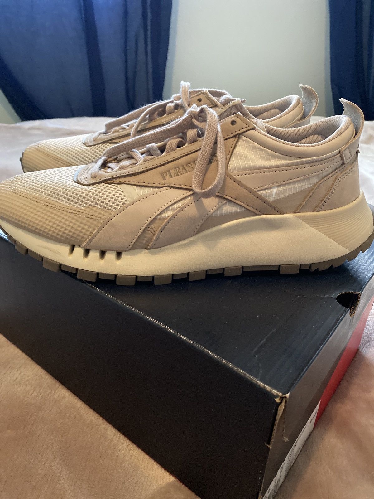 Pleasures × Reebok Reebok x Pleasures CL Legacy Size US 10.5 / EU 43-44 - 3 Thumbnail