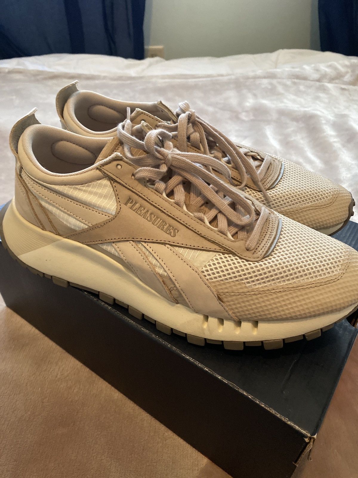 Pleasures × Reebok Reebok x Pleasures CL Legacy Size US 10.5 / EU 43-44 - 1 Thumbnail