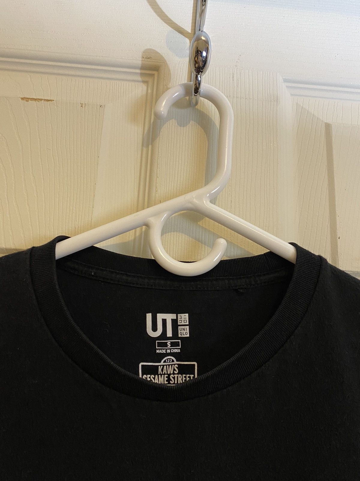 Kaws × Uniqlo Kaws Cookie Monster Pocket T-Shirt Size US S / EU 44-46 / 1 - 2 Thumbnail