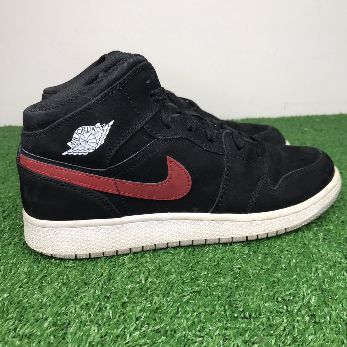 Jordan Brand Air Jordan 1 Retro Mid GS Black University Red Size US 6.5 / EU 39-40 - 3 Thumbnail