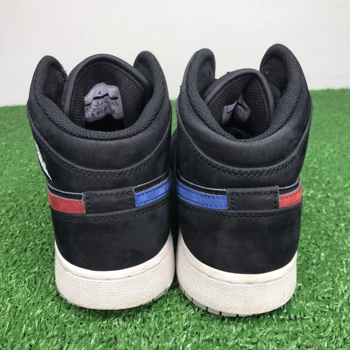 Jordan Brand Air Jordan 1 Retro Mid GS Black University Red Size US 6.5 / EU 39-40 - 4 Thumbnail