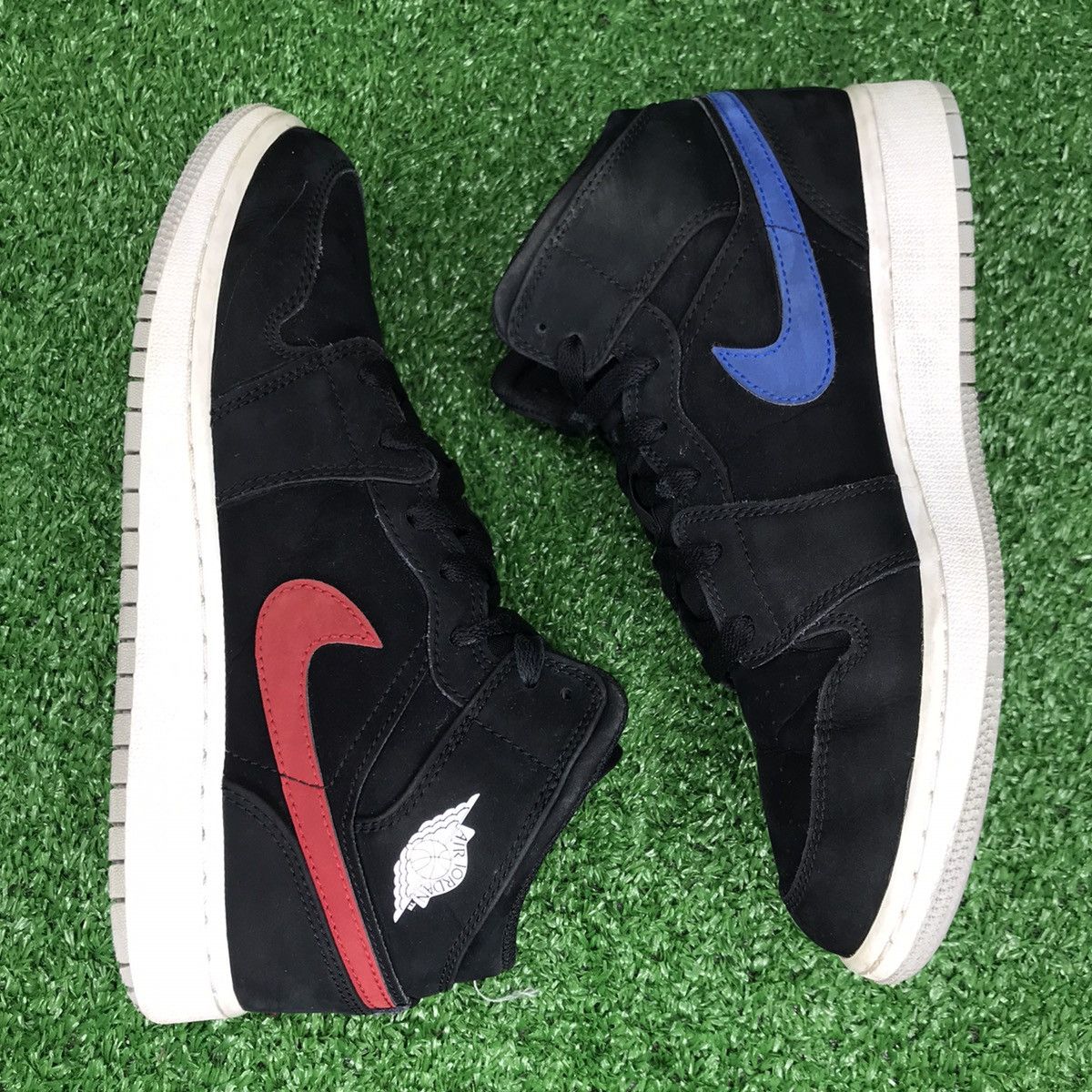 Jordan Brand Air Jordan 1 Retro Mid GS Black University Red Size US 6.5 / EU 39-40 - 5 Thumbnail