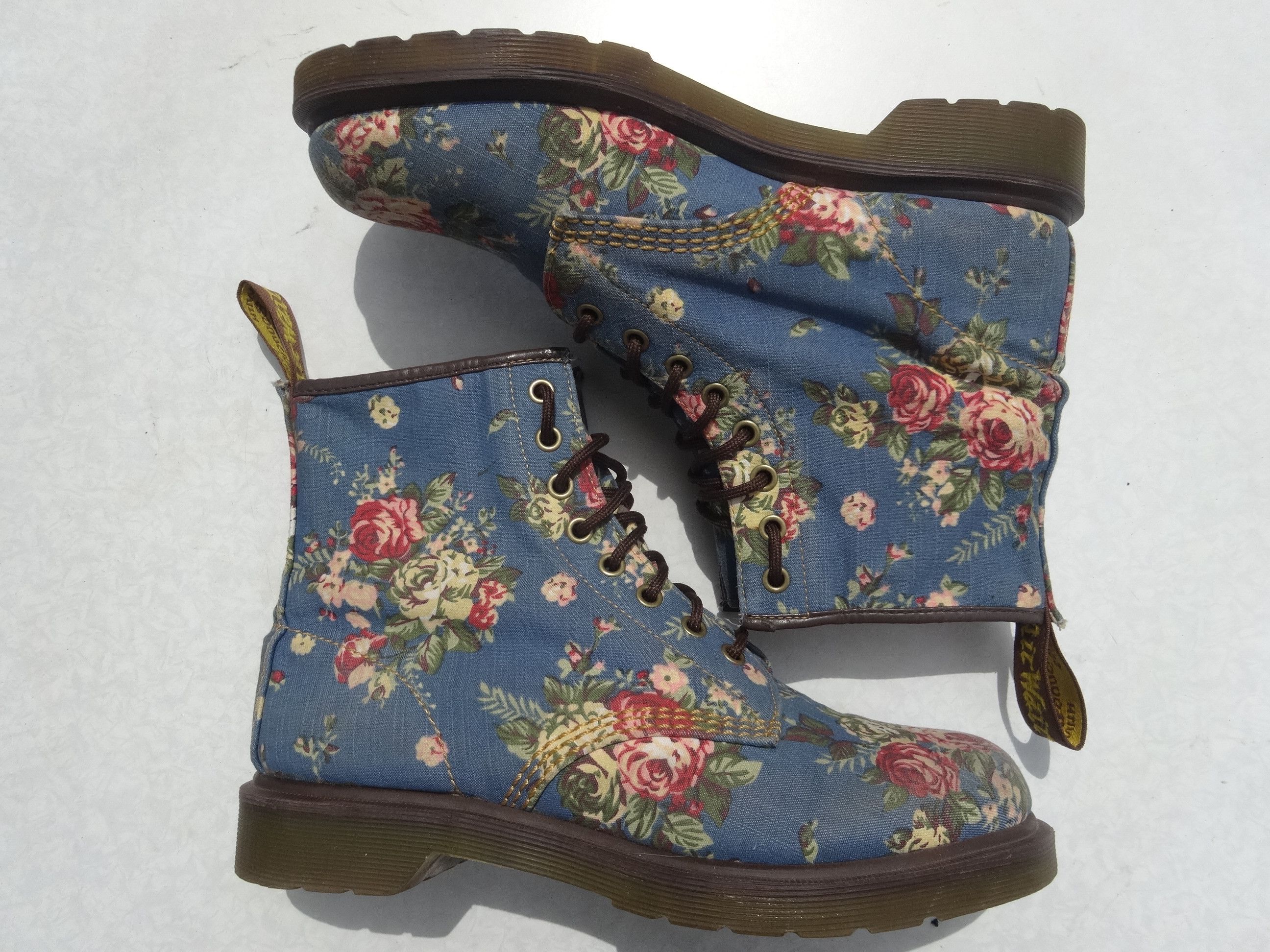Dr. Martens Floral Canvas Doc Martens Size US 9 / EU 42 - 2 Thumbnail