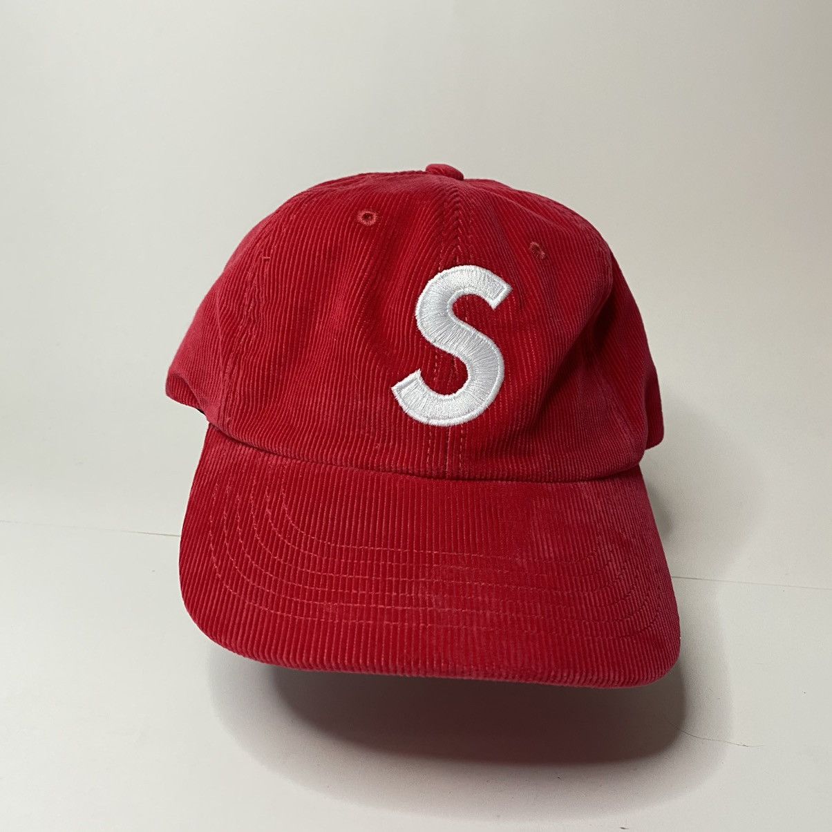 Supreme SUPREME FINE WALE CORDUROY S LOGO 6-PANEL HAT RED SS21