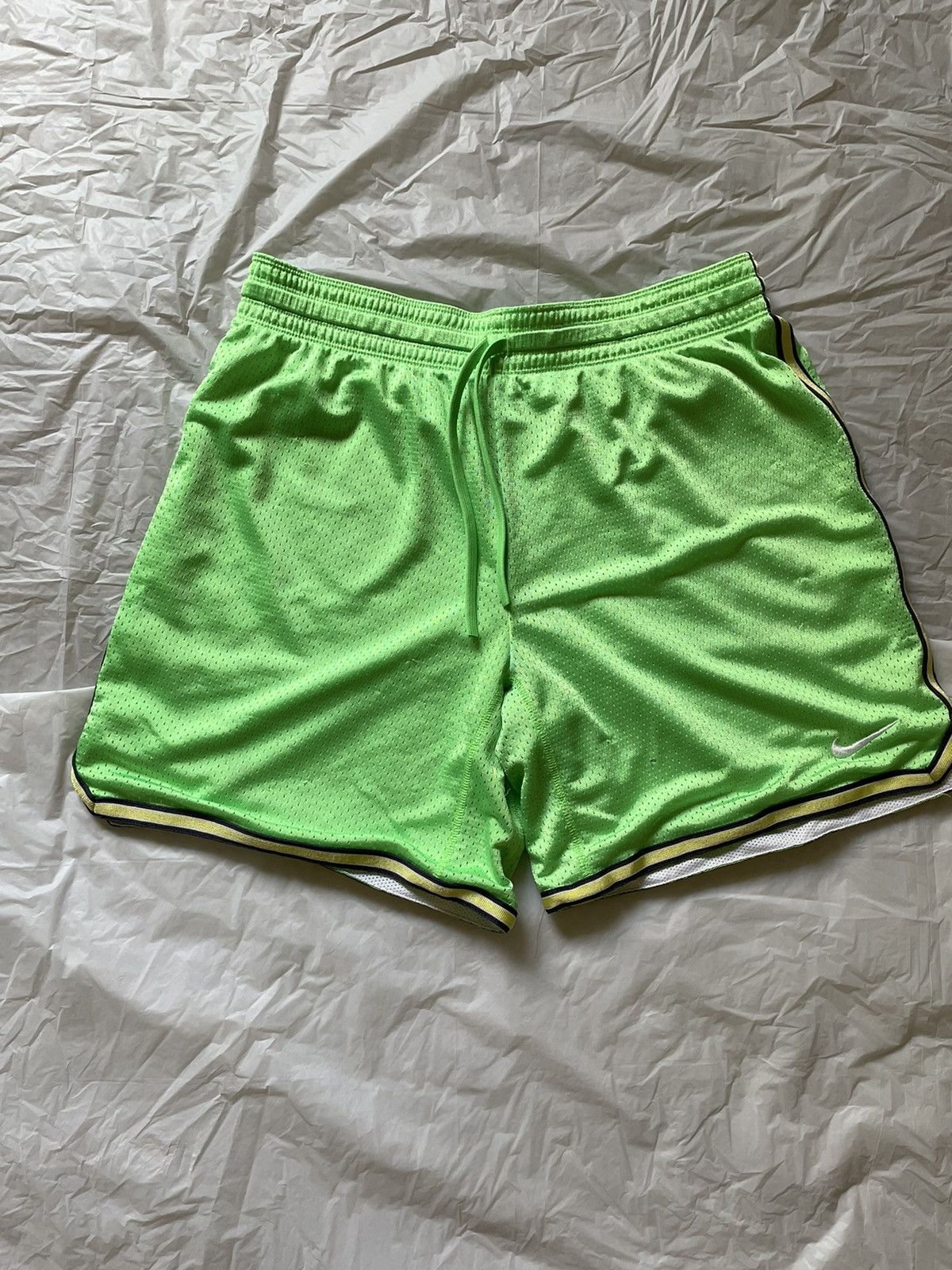 Nike Nike Short-Shorts Size US 30 / EU 46 - 1 Thumbnail
