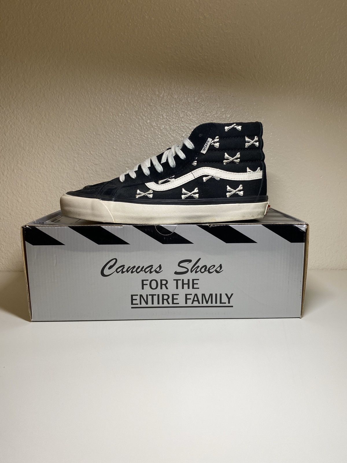 Vans × Wtaps SK8-Hi Crossbones Bones Black White 2016 Size US 10 / EU 43 - 1 Thumbnail