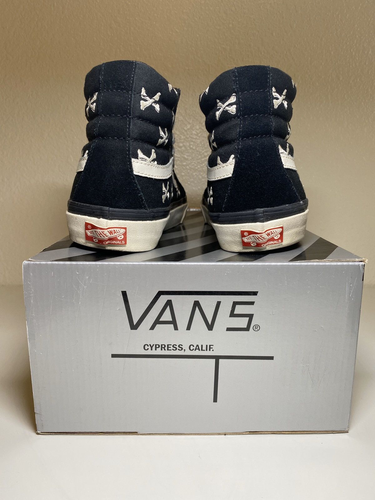 Vans × Wtaps SK8-Hi Crossbones Bones Black White 2016 Size US 10 / EU 43 - 4 Thumbnail