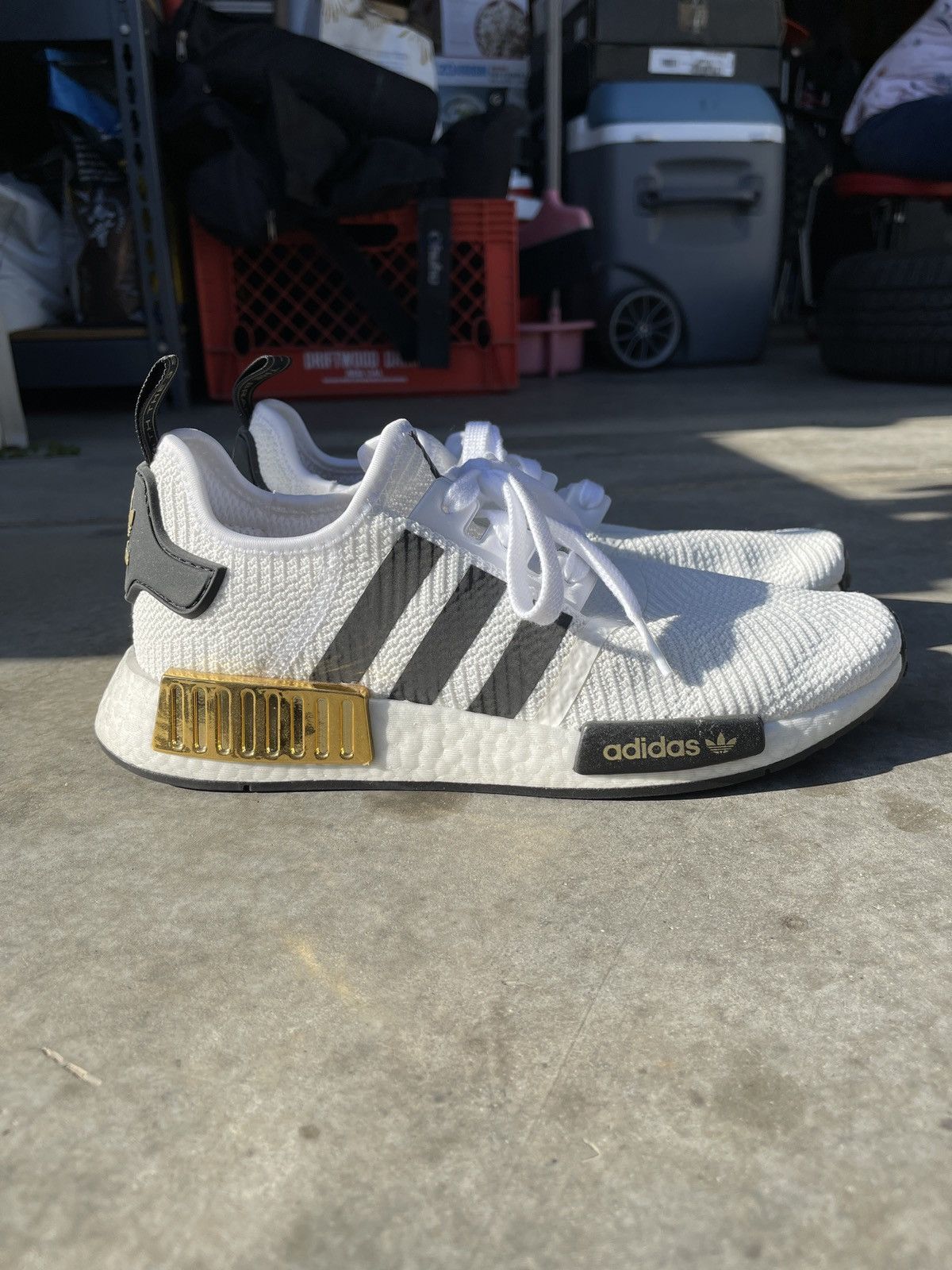 nmd r1 gold and white