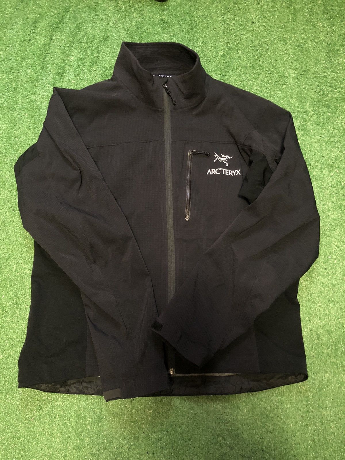 Arc'teryx Arcteryx Celeris windbreaker jacket black | Grailed